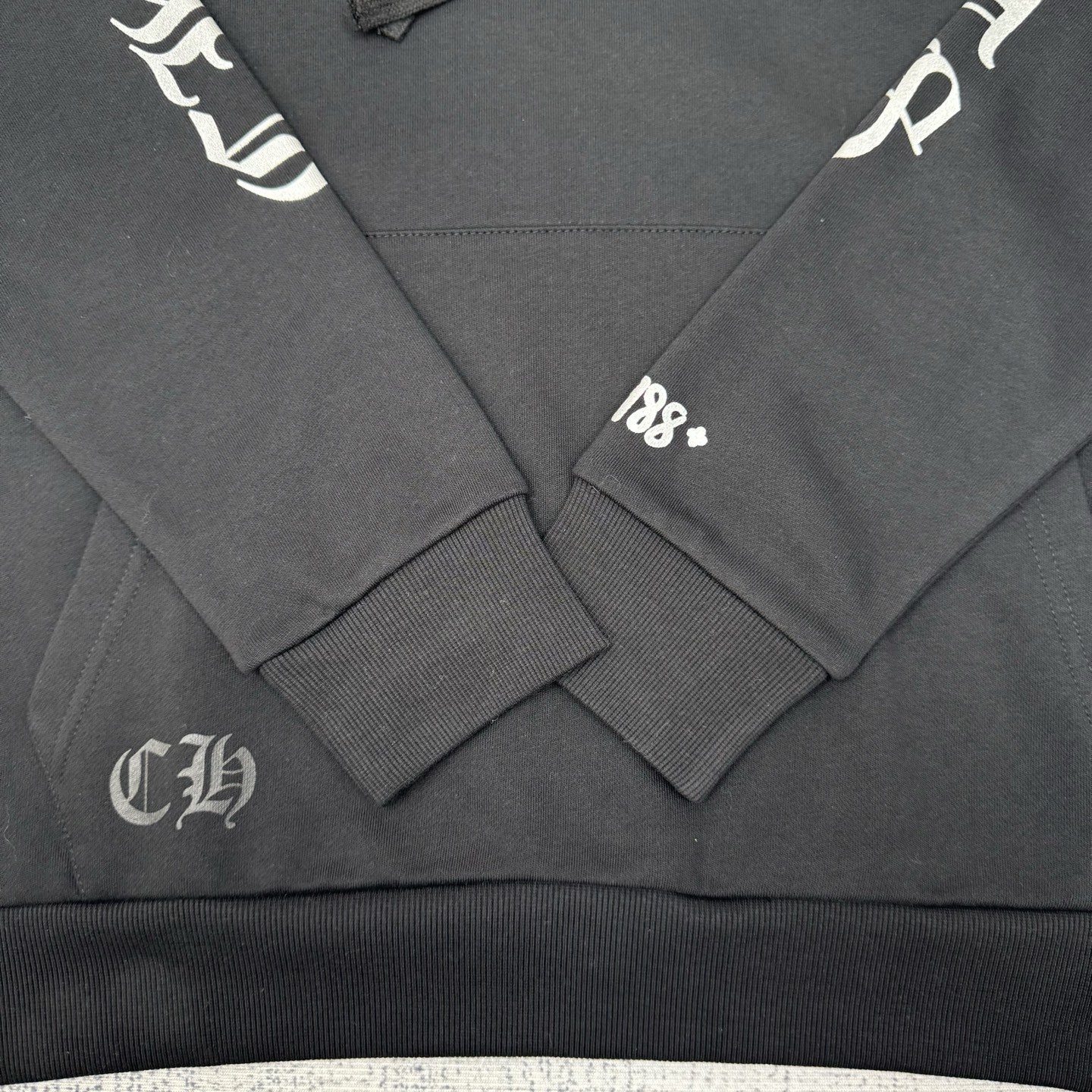 【CHROME HEARTS】クロムハーツ パーカー 男女兼用、ご好評に付き再入荷！