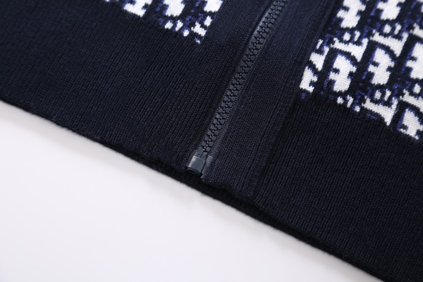 【DIOR旗艦店】（ディオール ）ウールのニットコート 男女兼用 ご好評に付き再入荷！