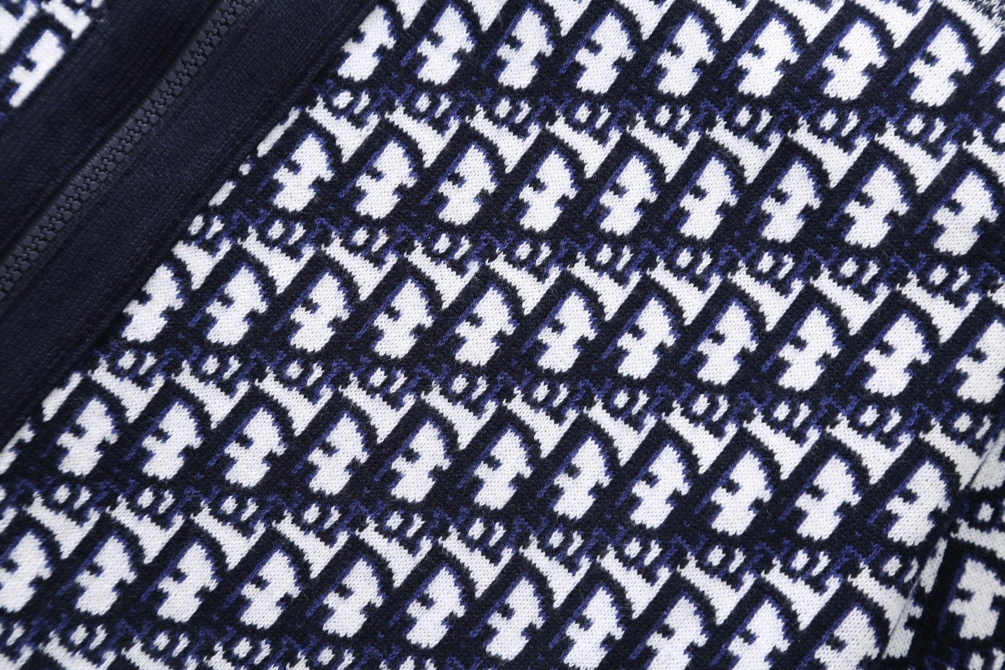 【DIOR旗艦店】（ディオール ）ウールのニットコート 男女兼用 ご好評に付き再入荷！