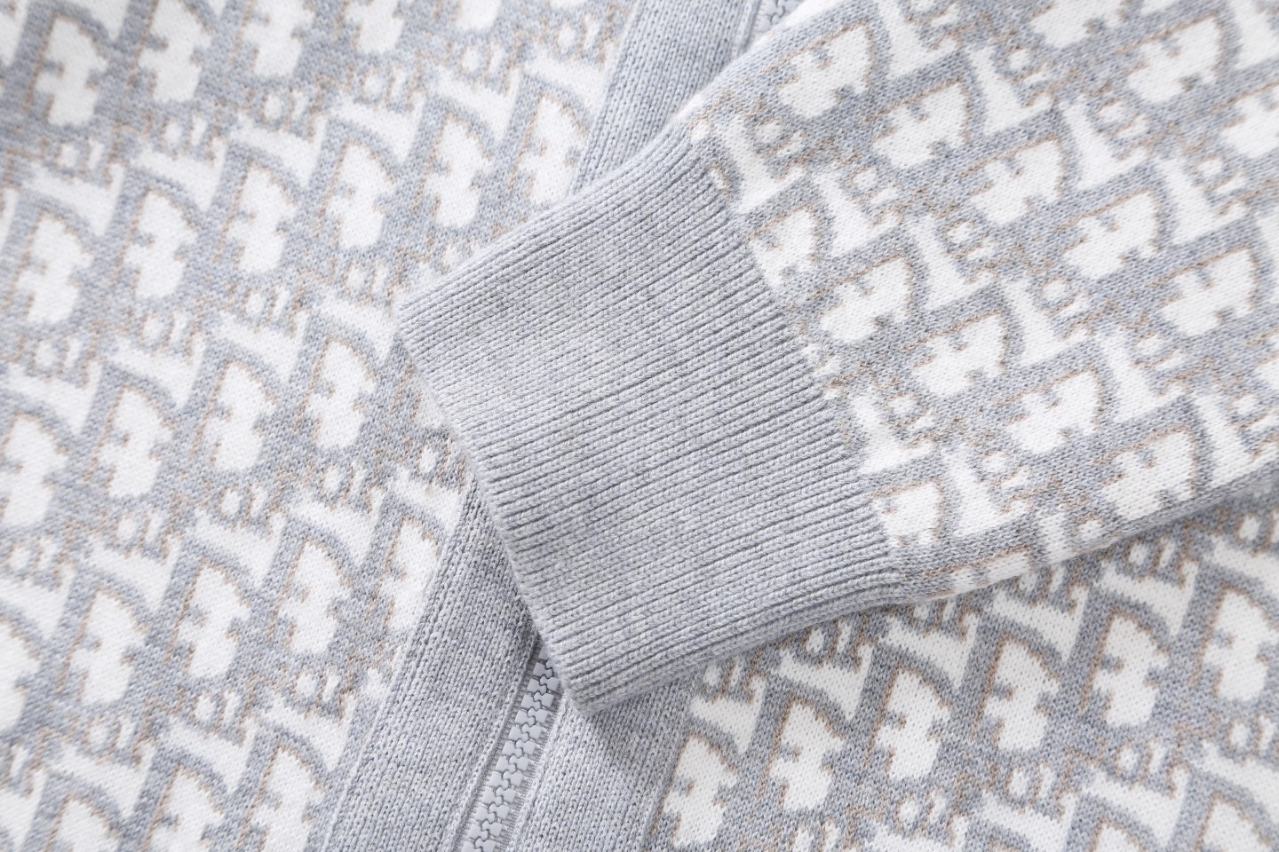 【DIOR旗艦店】（ディオール ）ウールのニットコート 男女兼用 ご好評に付き再入荷！