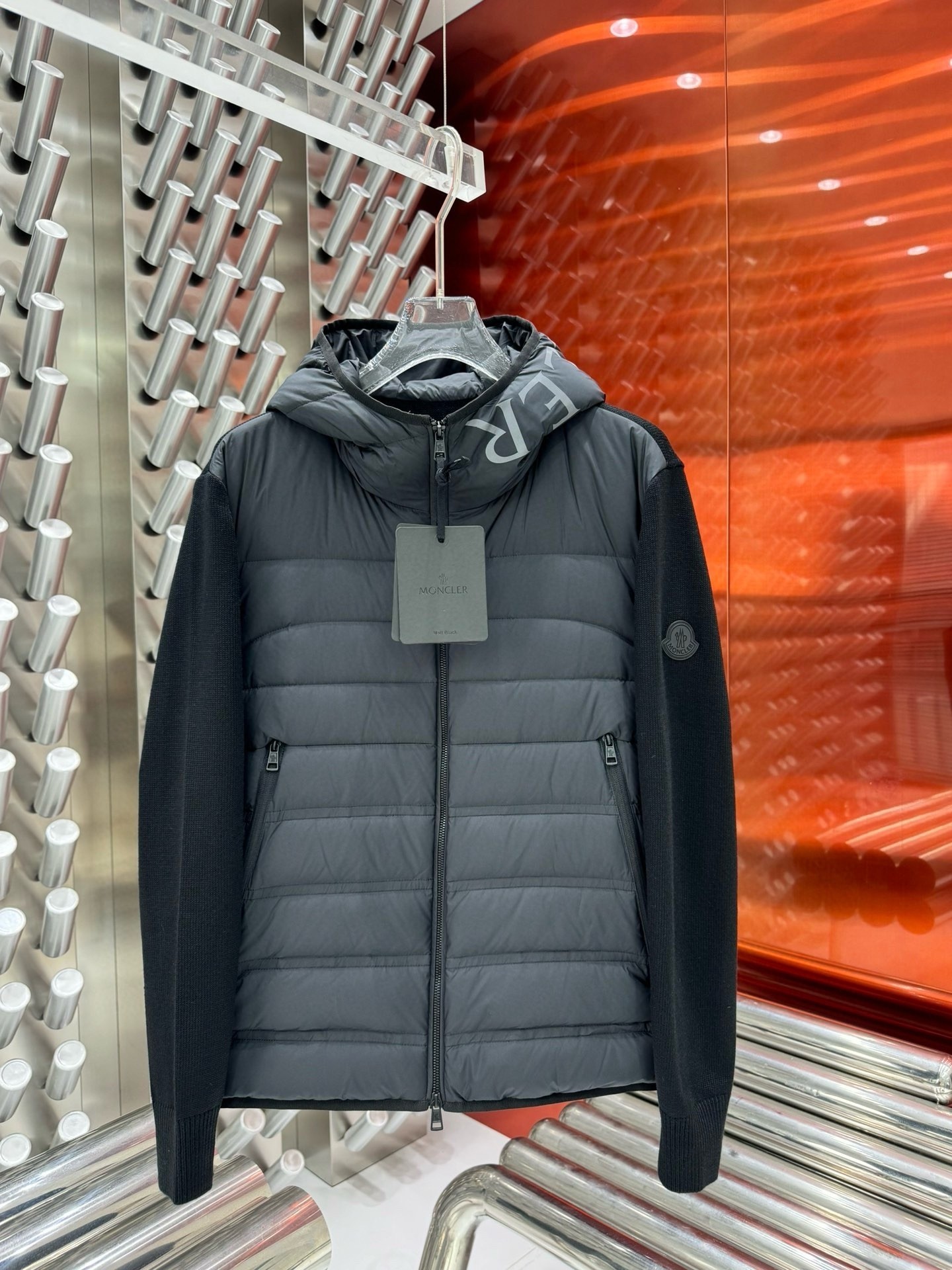 【MONCLER公式 旗艦店】モンクレール ダウンジャケット、ご好評に付き再入荷！