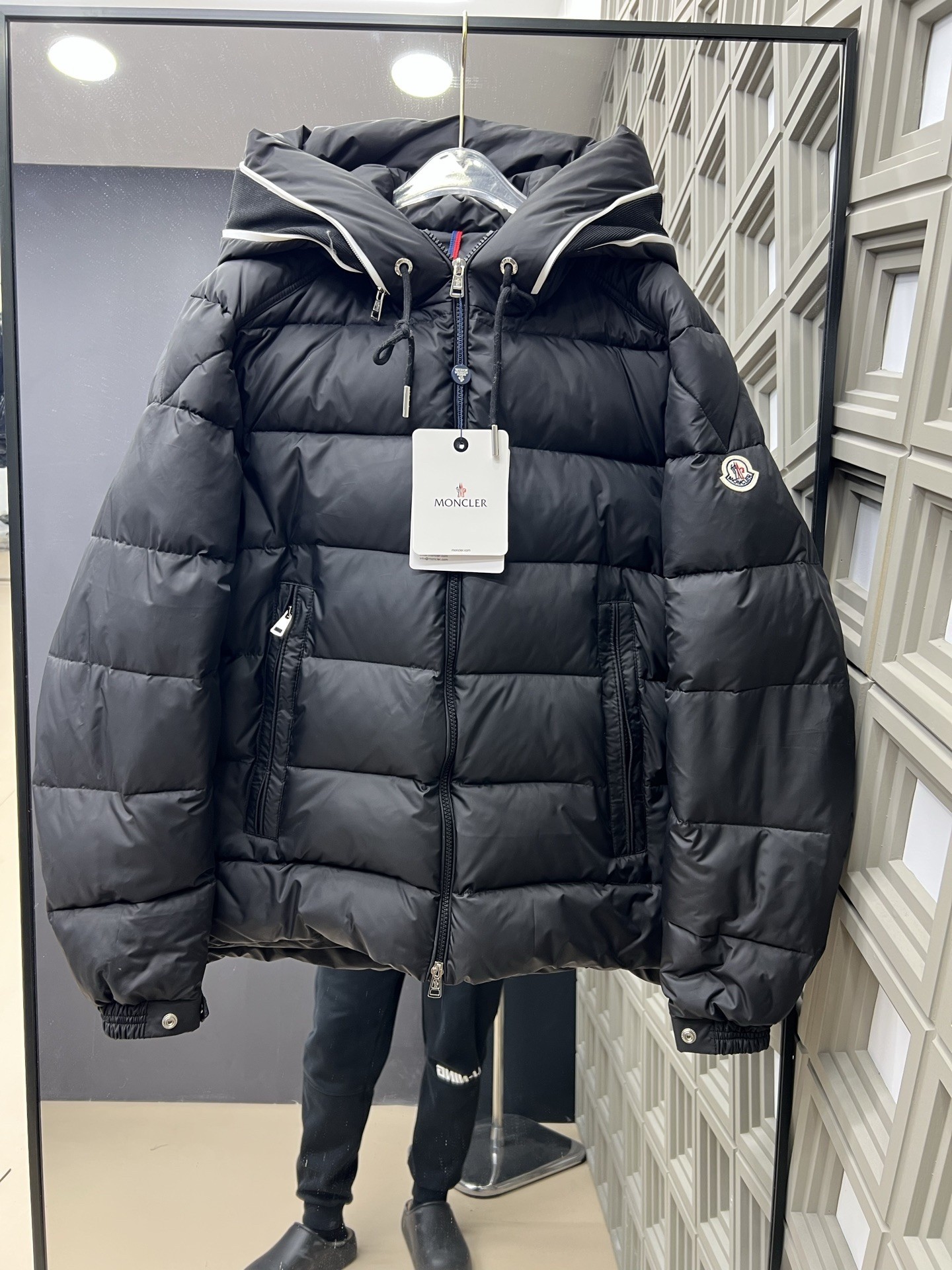 【MONCLER公式 旗艦店】モンクレール ダウンジャケット、ご好評に付き再入荷！