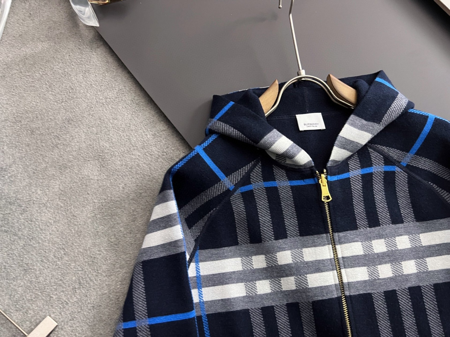 【BURBERRY旗艦店】バーバリー セーター ご好評に付き再入荷！