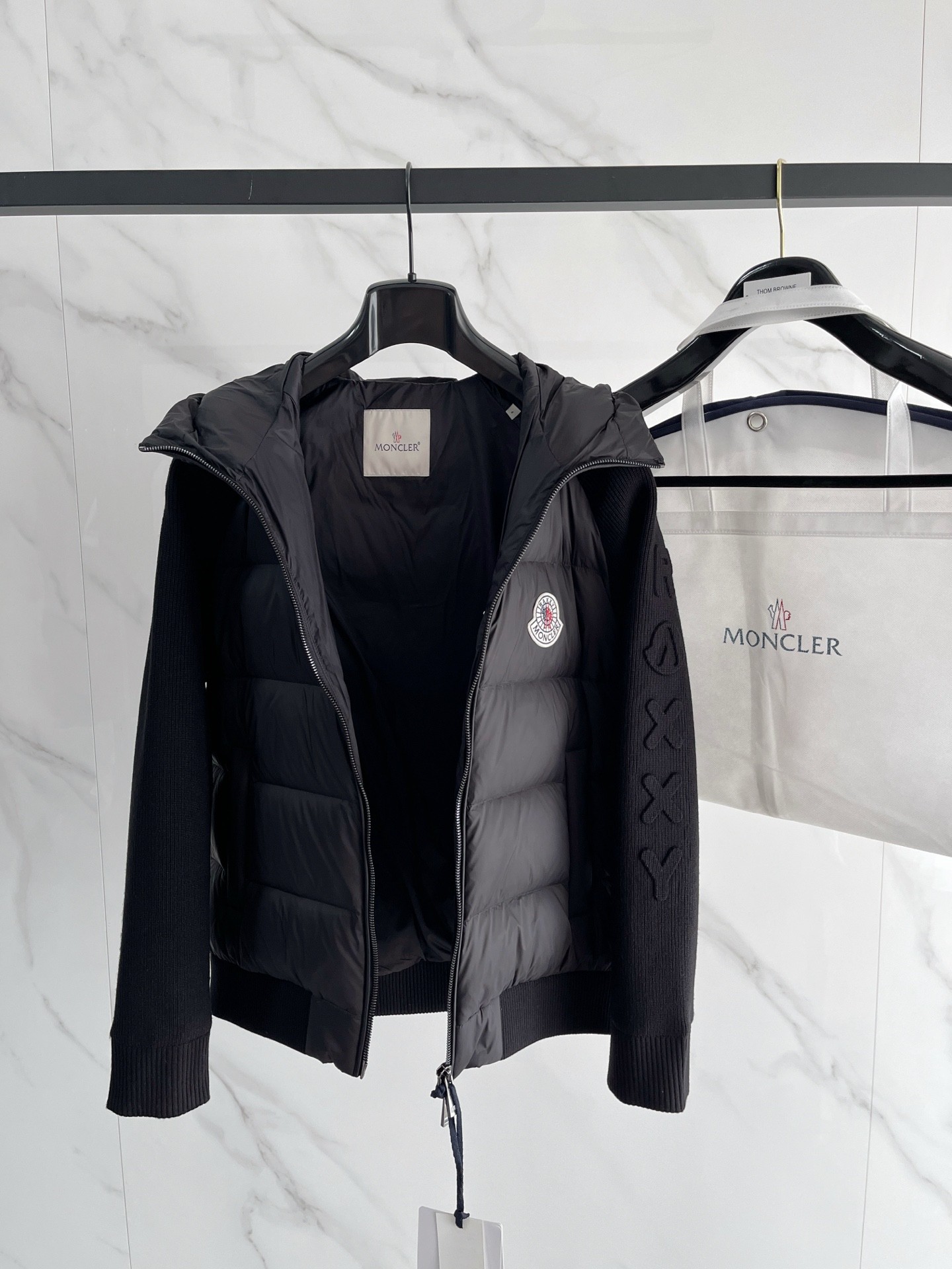 【MONCLER公式 旗艦店】モンクレール ダウンジャケット、ご好評に付き再入荷！