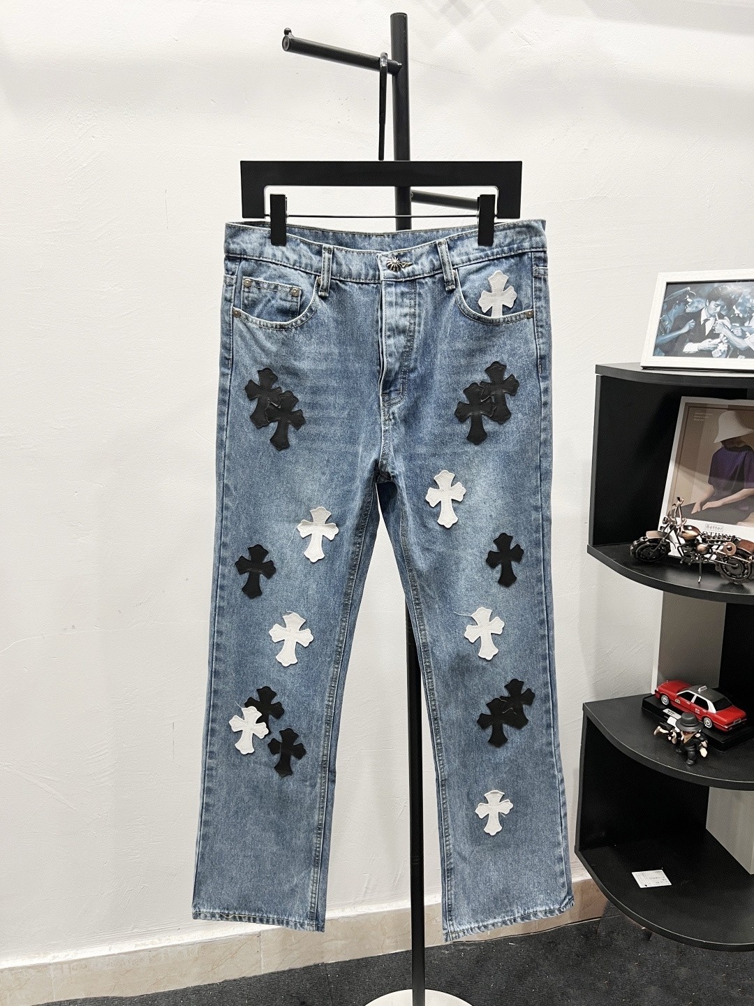 【CHROME HEARTS 公式旗艦店】クロムハーツ ジーパン、ご好評に付き再入荷！