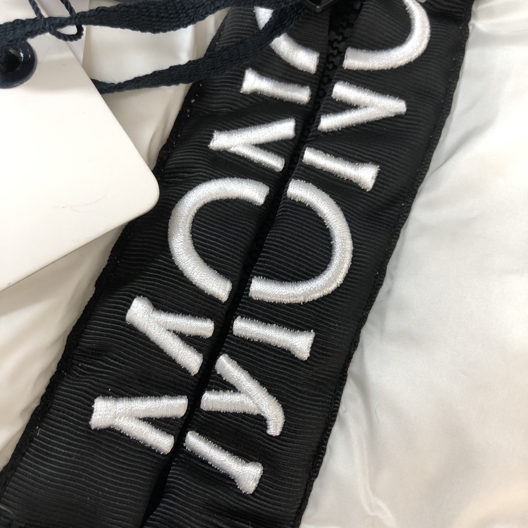 【MONCLER旗艦店】（モンクレール）ダウンベスト ご好評に付き再入荷！