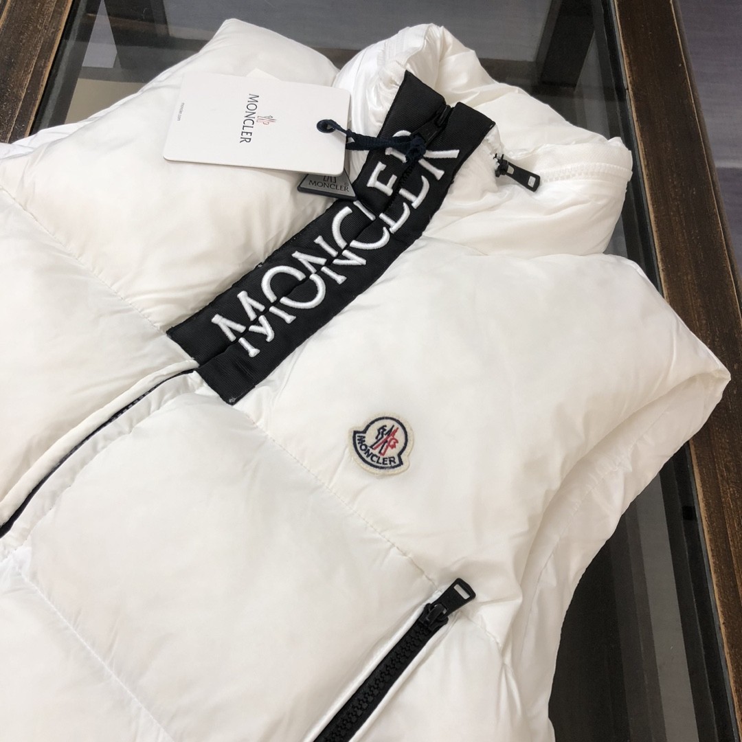 【MONCLER旗艦店】（モンクレール）ダウンベスト ご好評に付き再入荷！