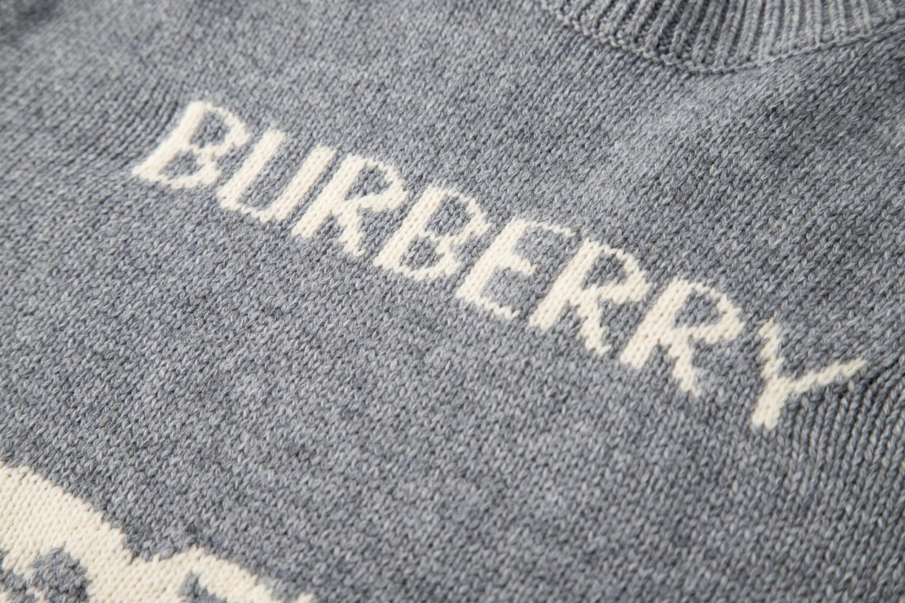 【BURBERRY旗艦店】バーバリー セーター 男女兼用 ご好評に付き再入荷！