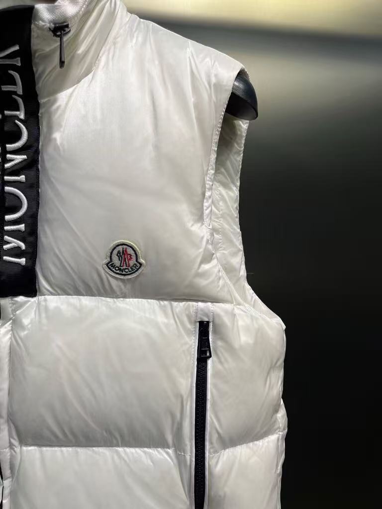高品質のホワイトモンクレールFEDAREダウンベスト