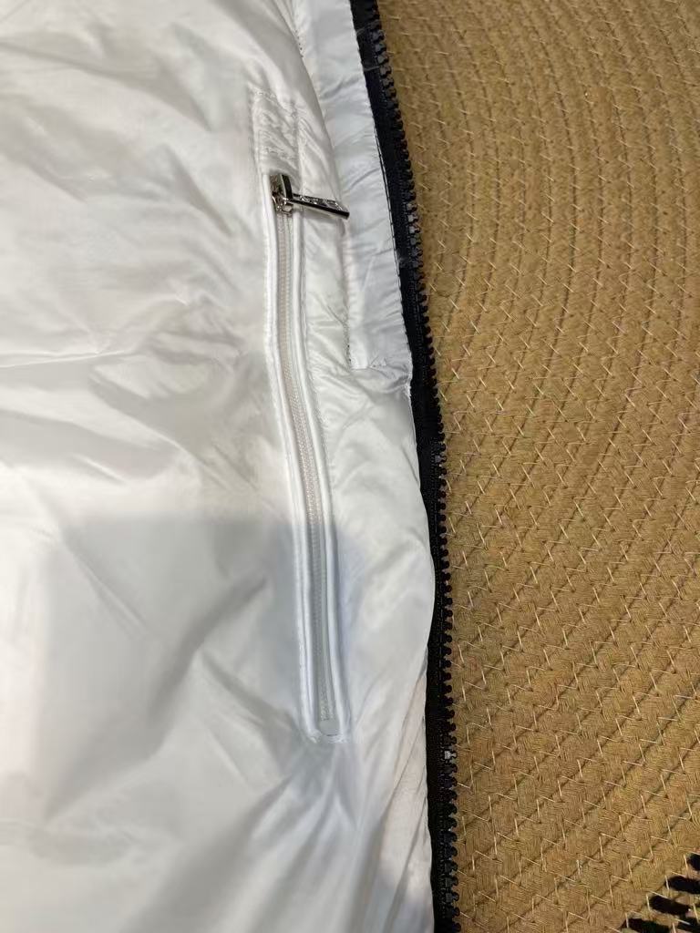 高品質のホワイトモンクレールFEDAREダウンベスト