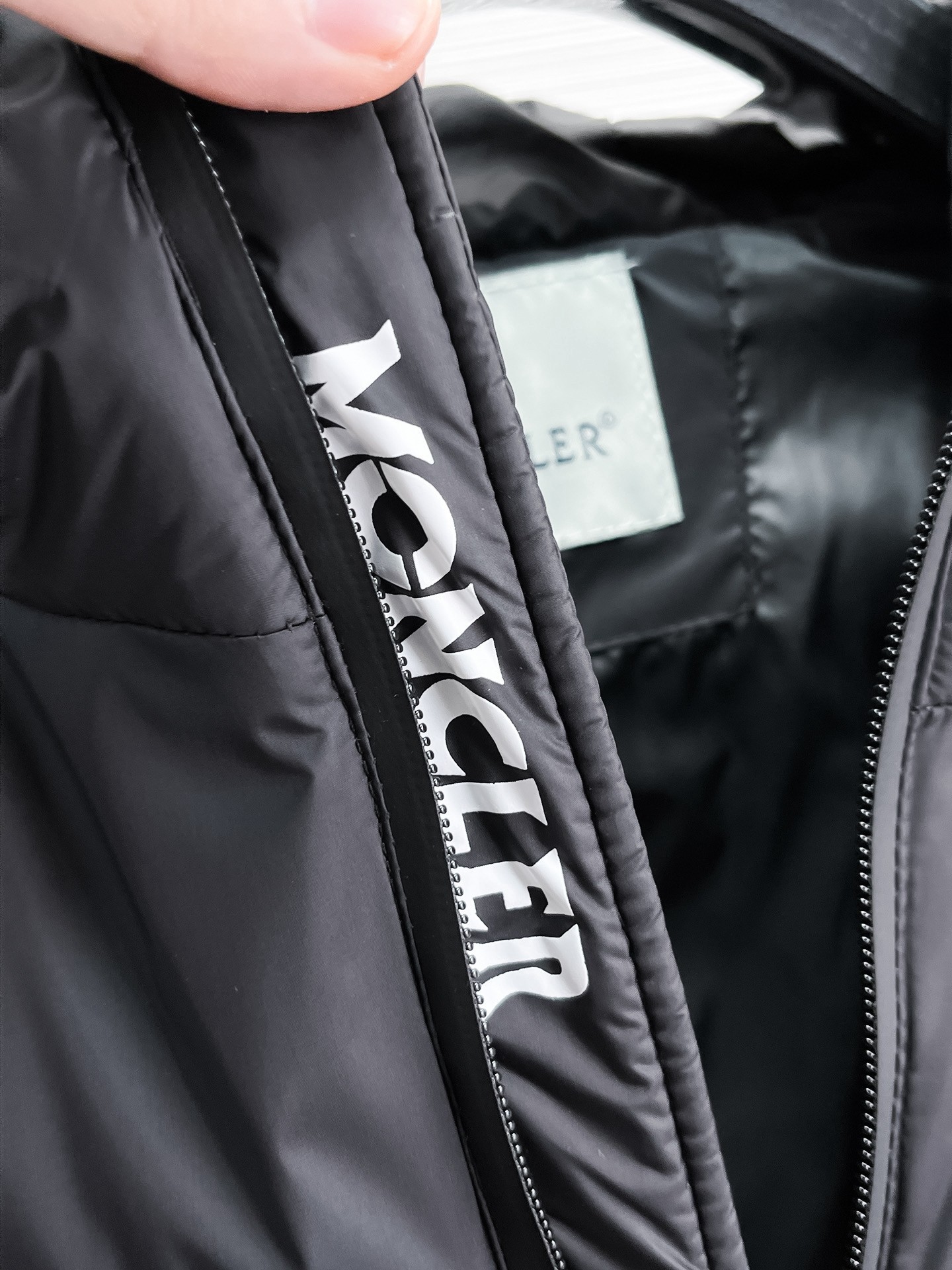 【MONCLER】モンクレール 2025 新しいコットンコート超ホット刺繍炎フード付きジャケット 男女兼用