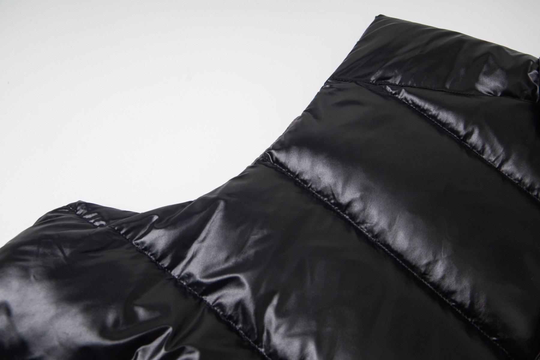 【人気】MONCLER モンクレール  ダウンベスト ご好評に付き再入荷！