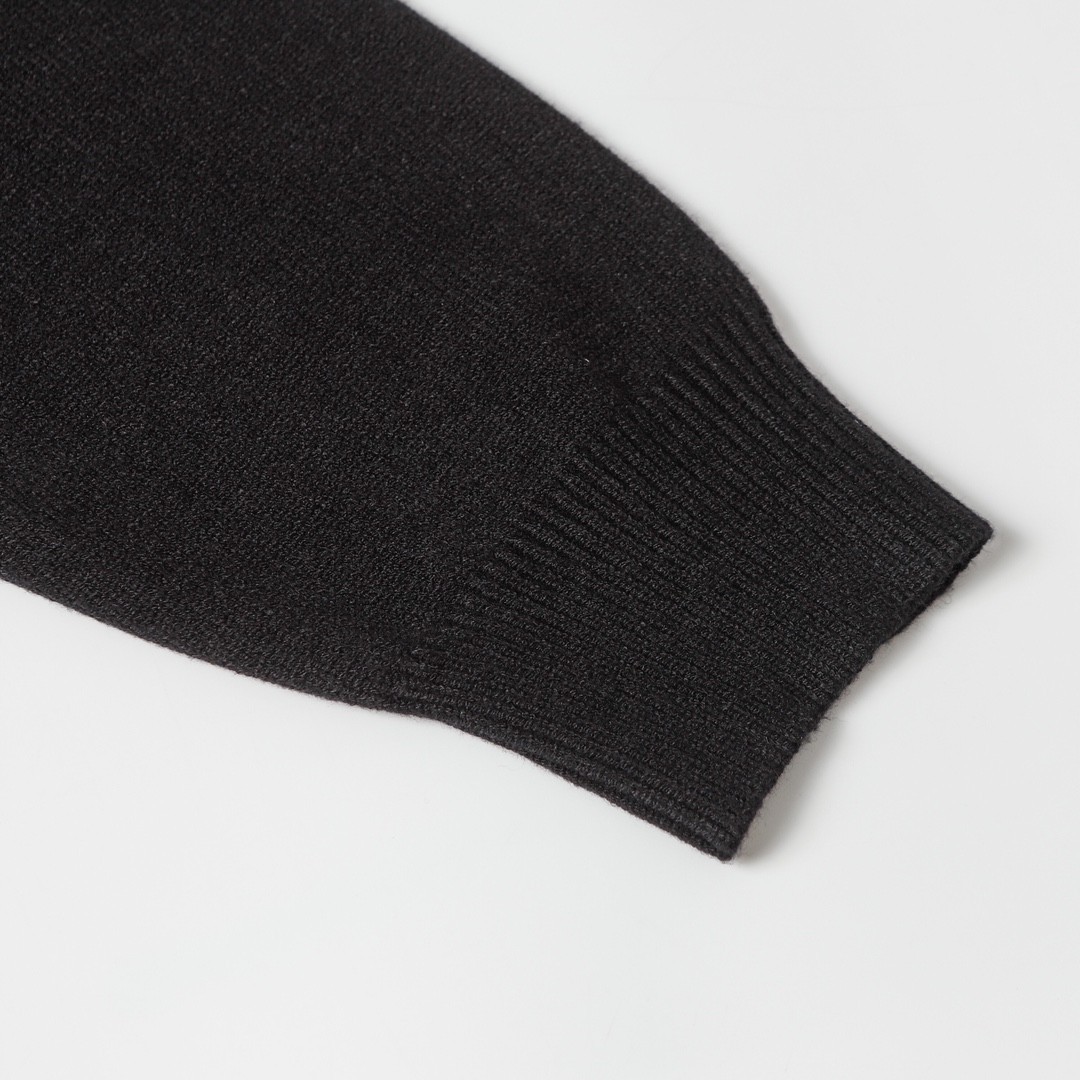 【STONE ISLAND旗艦店】 セーター 男女兼用 ご好評に付き再入荷！