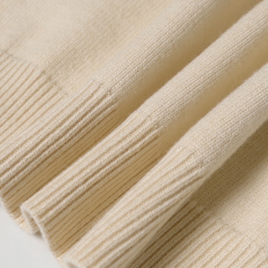 【STONE ISLAND旗艦店】 セーター 男女兼用 ご好評に付き再入荷！