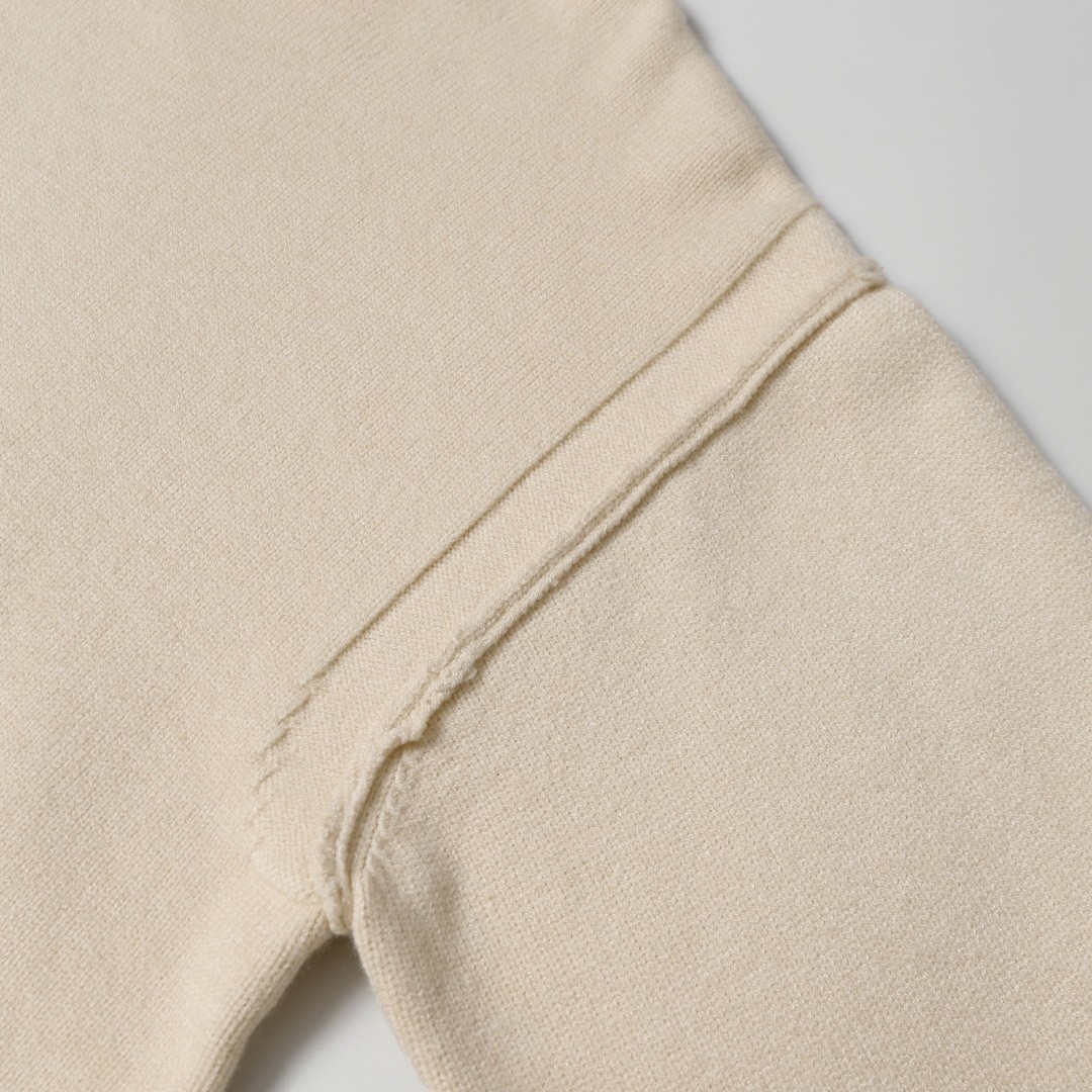 【STONE ISLAND旗艦店】 セーター 男女兼用 ご好評に付き再入荷！