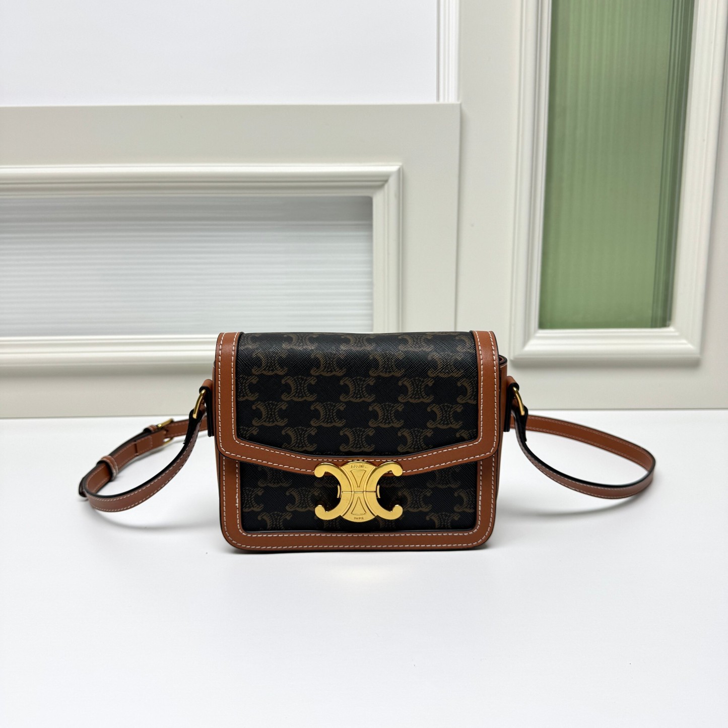 CELINE★トリオンフ クロスボディバッグ ティーン シャイニー