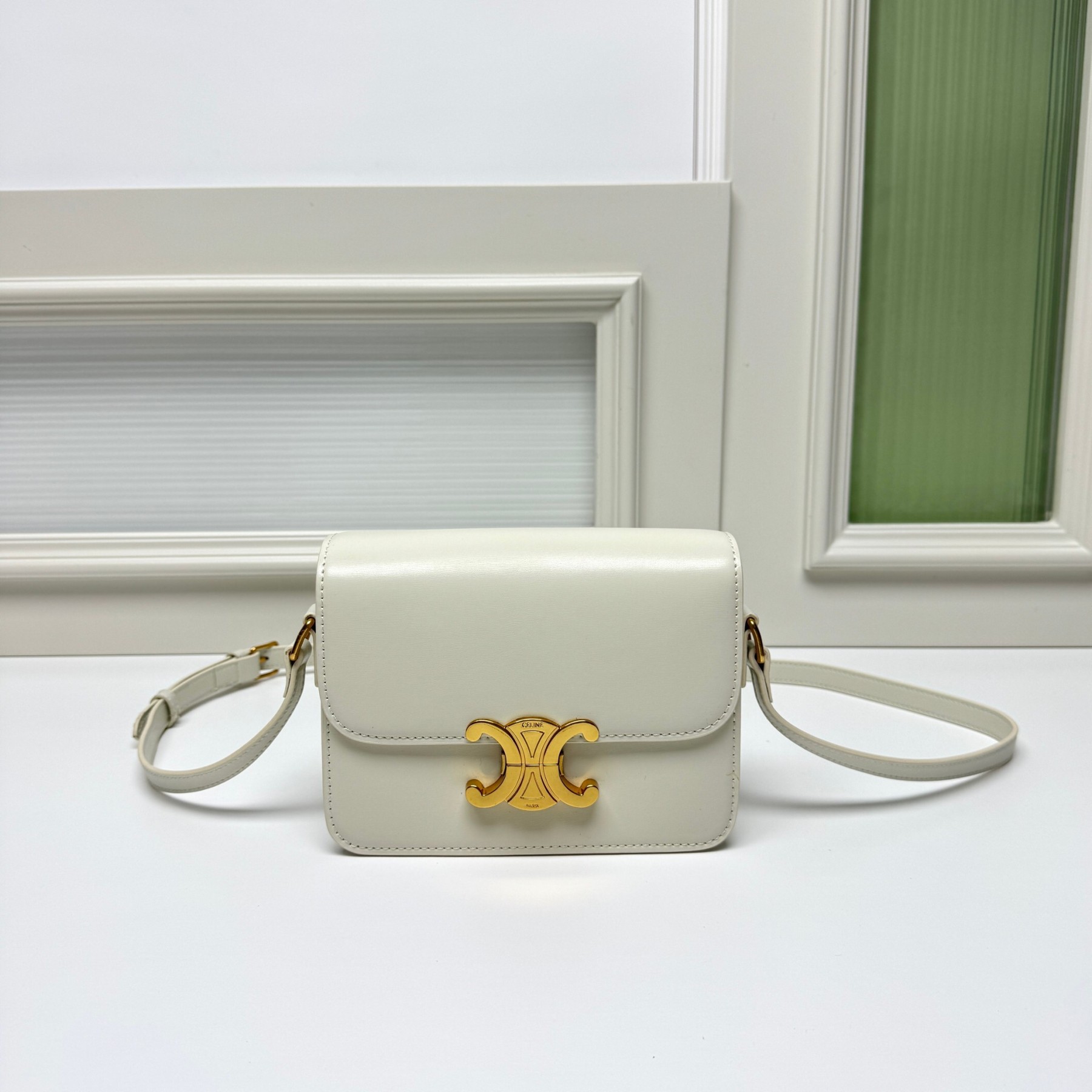 CELINE★トリオンフ クロスボディバッグ ティーン シャイニー