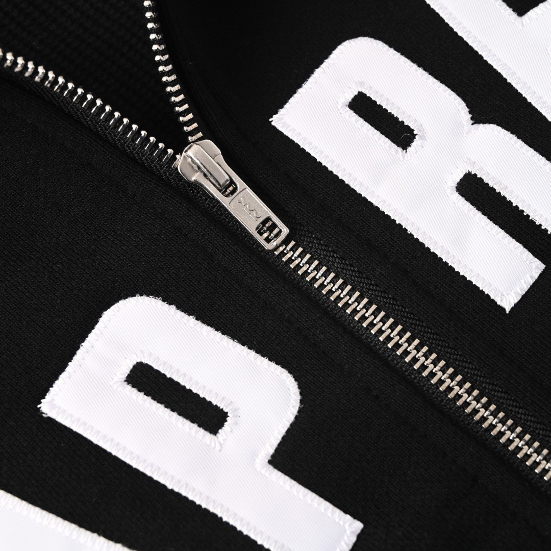 【SUPREME旗艦店】 パーカー 男女兼用 ご好評に付き再入荷！