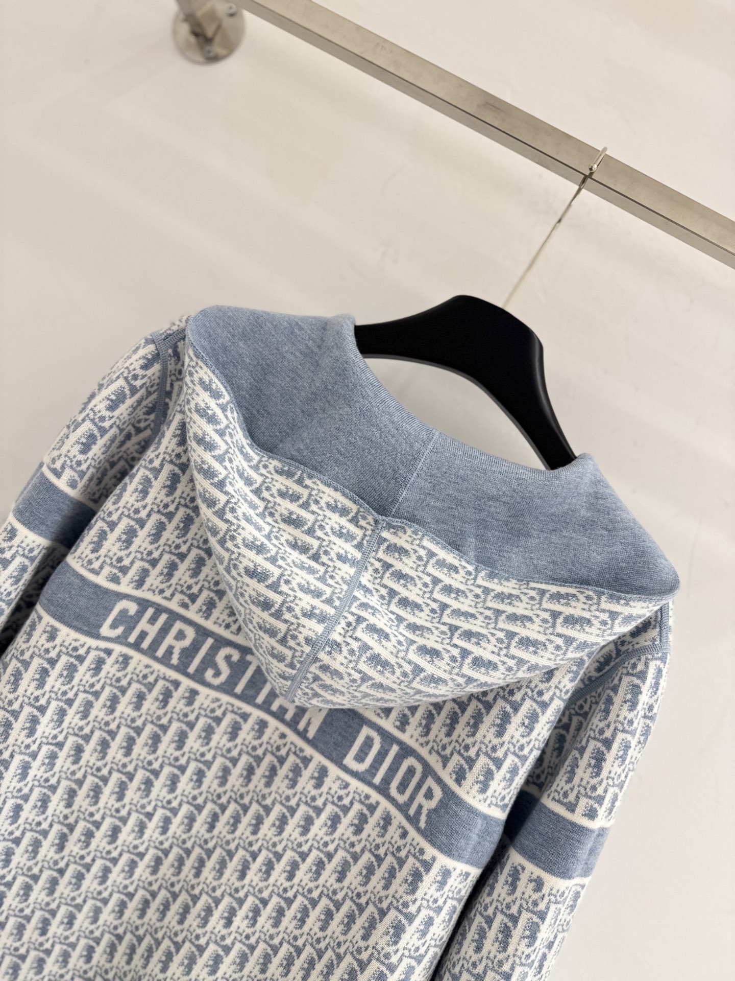 【DIOR旗艦店】（ディオール ）ニットフードジャケット ご好評に付き再入荷！