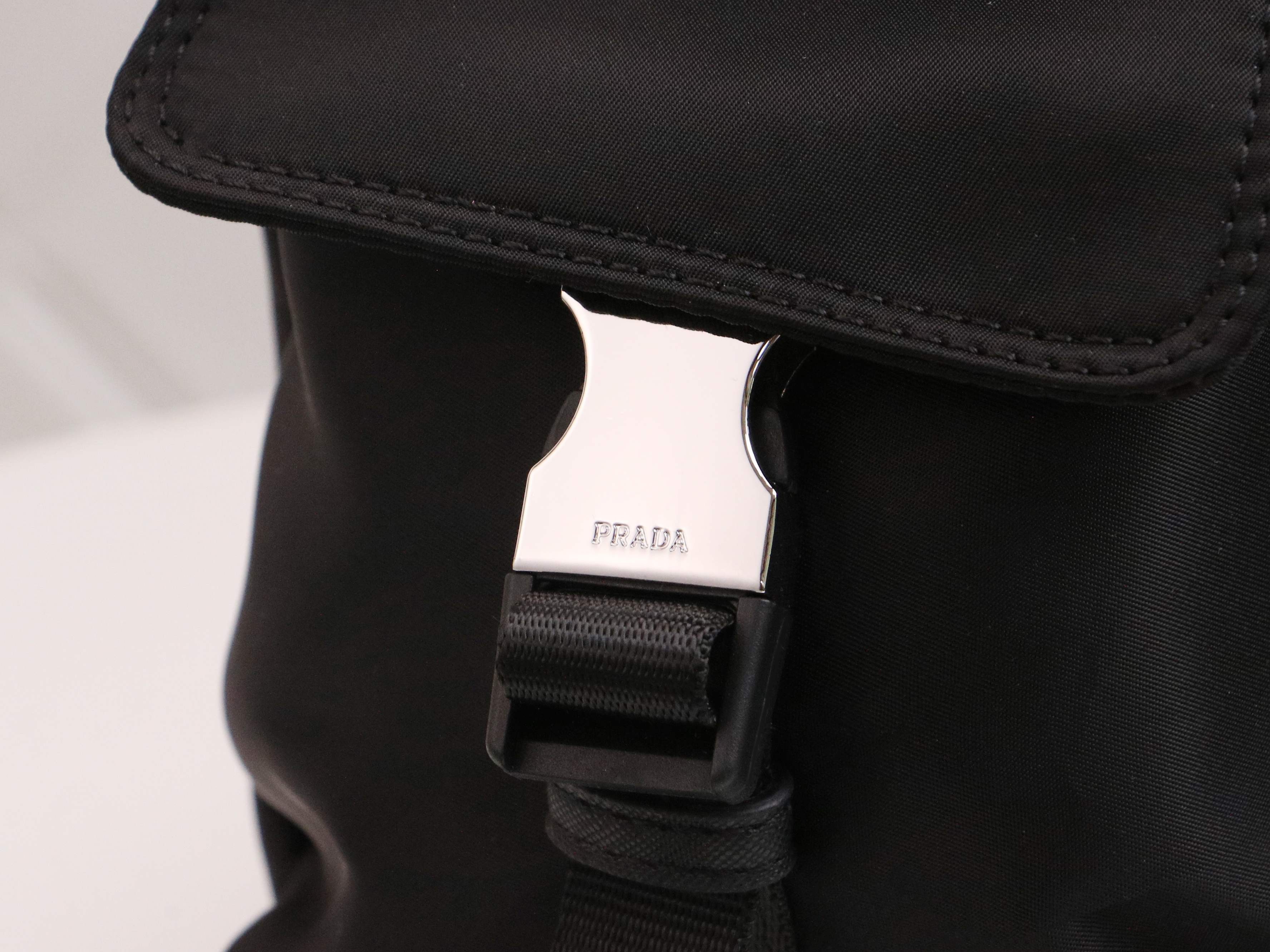 PRADA プラダ Explore メッセンジャーバッグ 42*22*20cm