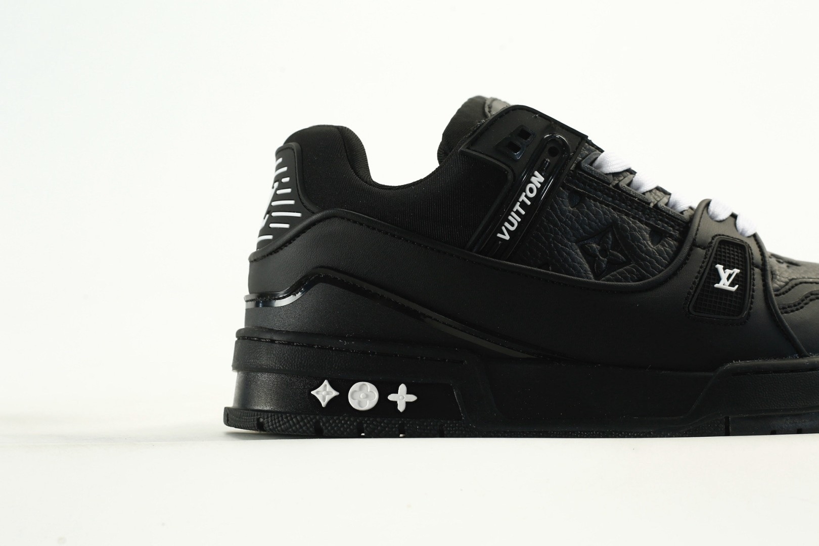 LOUIS VUITTON ルイヴィトン LV TRAINER SNEAKER LOW スニーカー