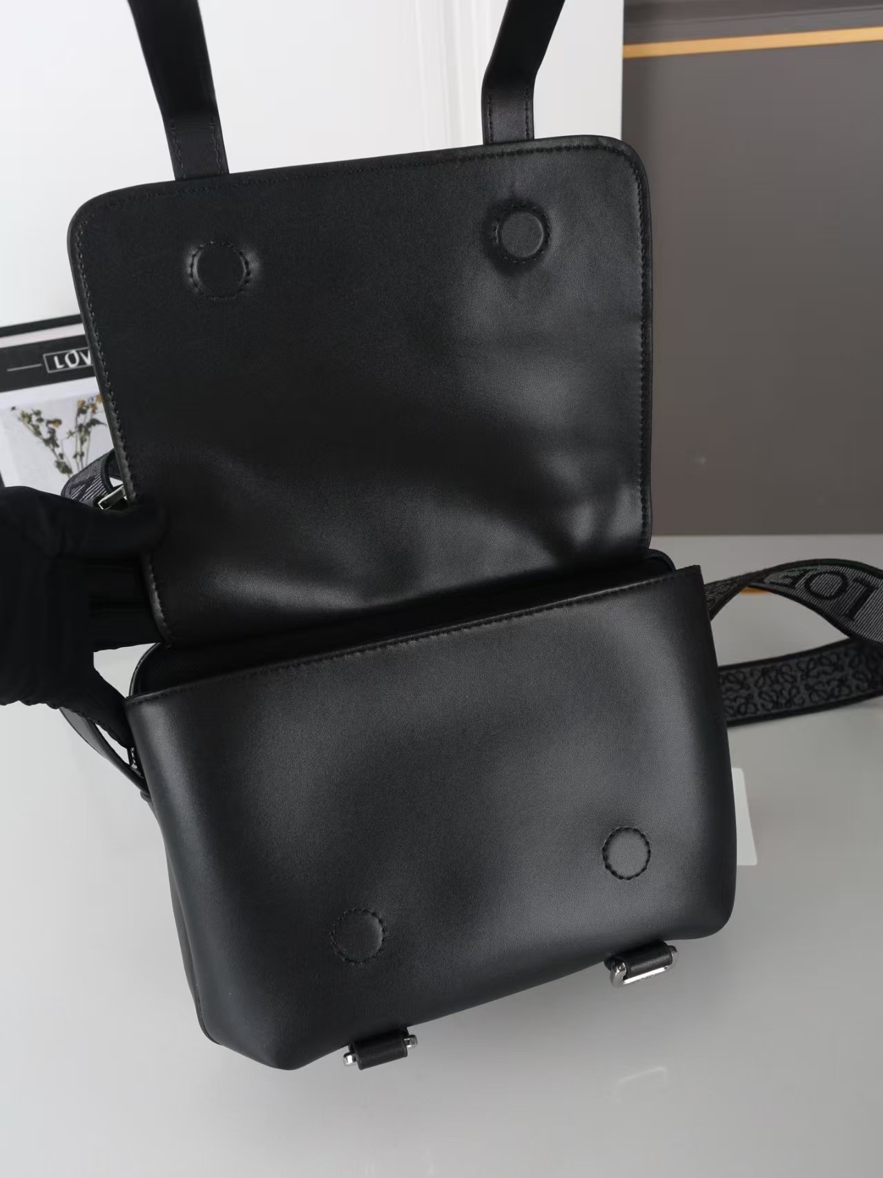 LOEWE ロエベ メッセンジャーバッグ クロスボディバッグ 24*19CM