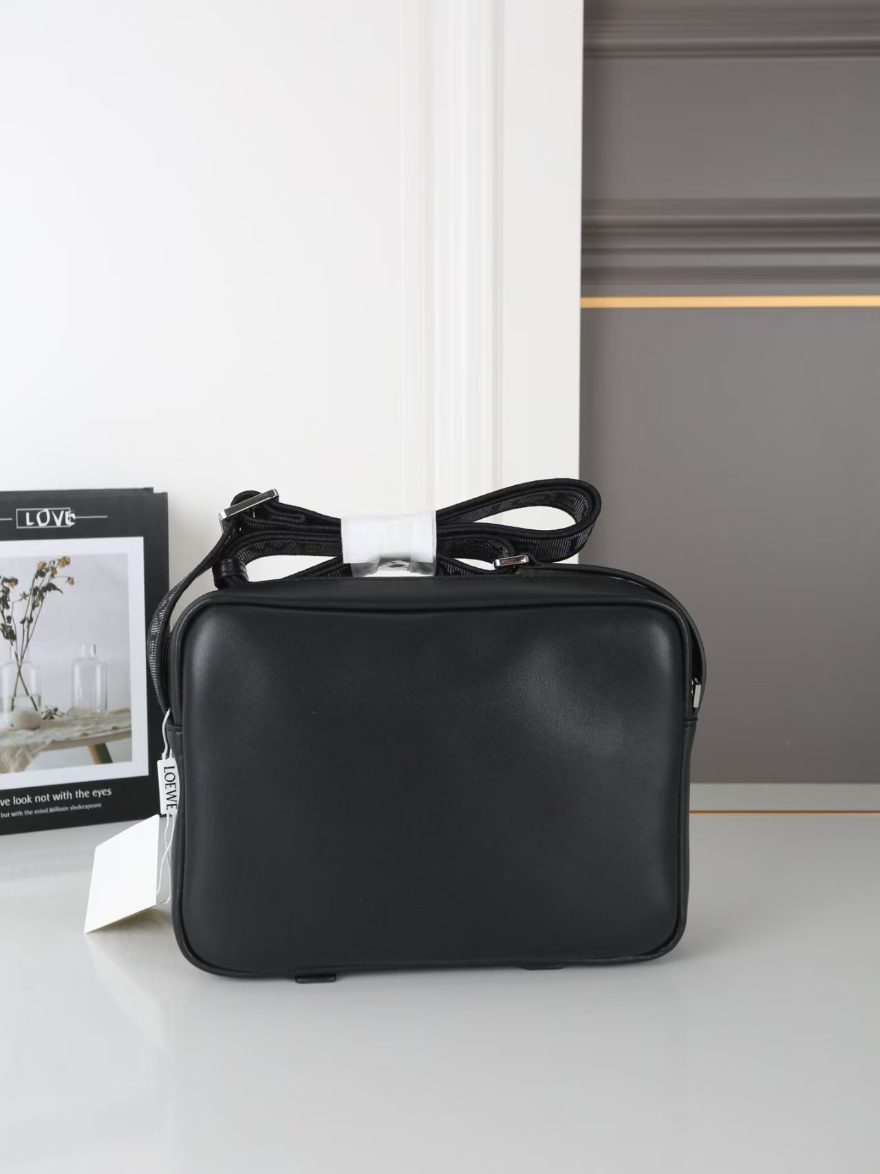 LOEWE ロエベ メッセンジャーバッグ クロスボディバッグ 24*19CM