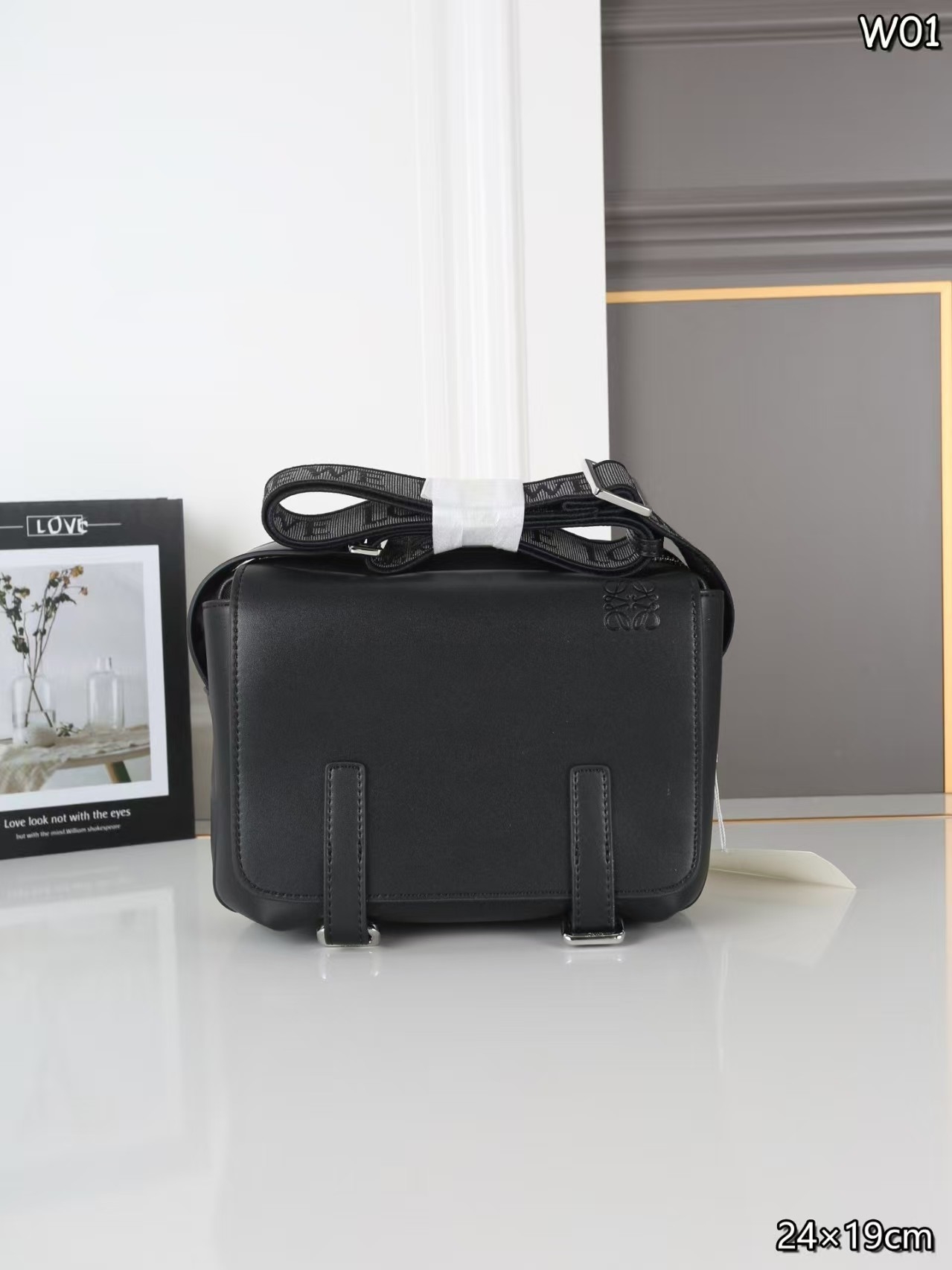 LOEWE ロエベ メッセンジャーバッグ クロスボディバッグ 24*19CM