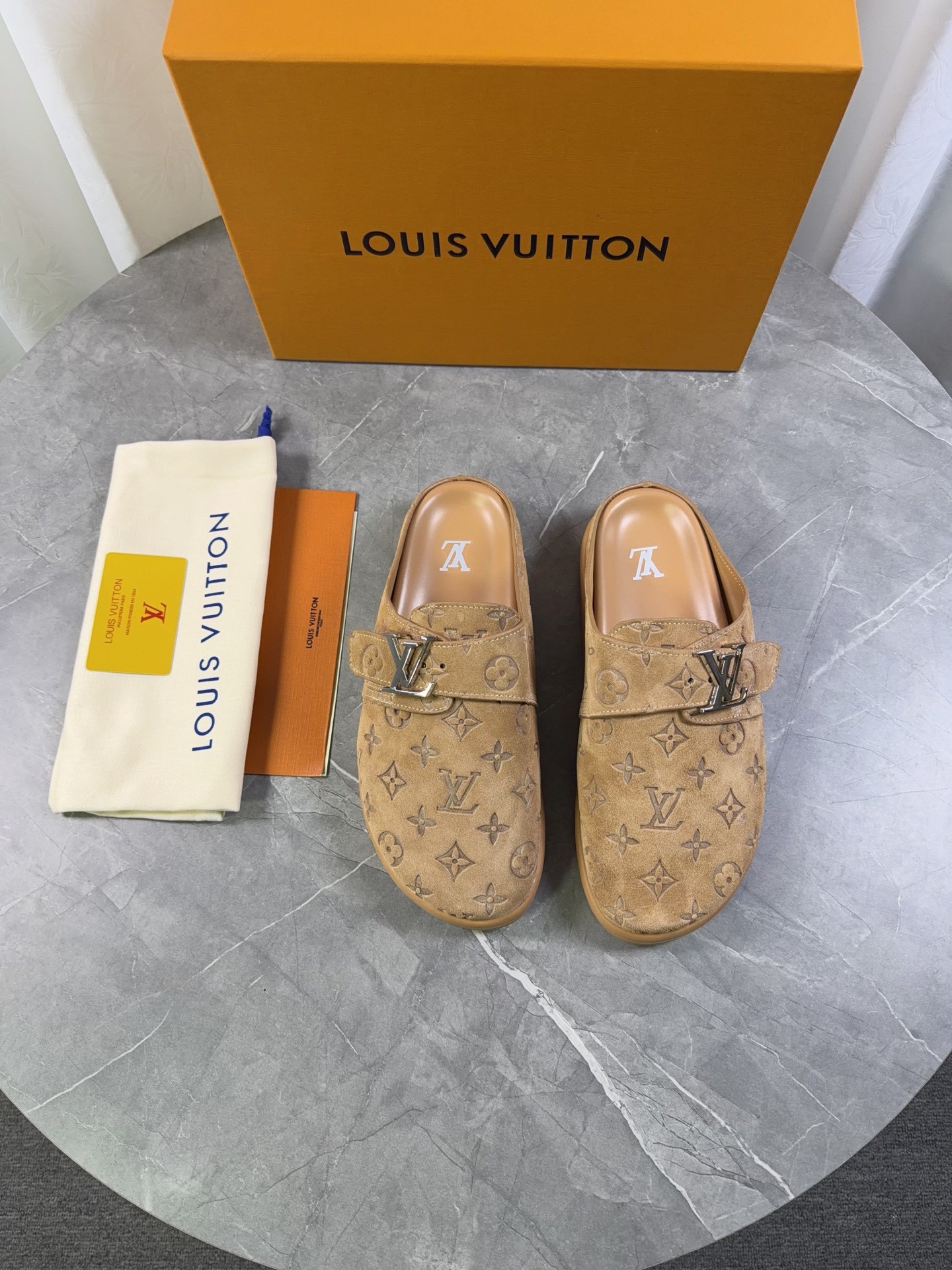 LOUIS VUITTON 