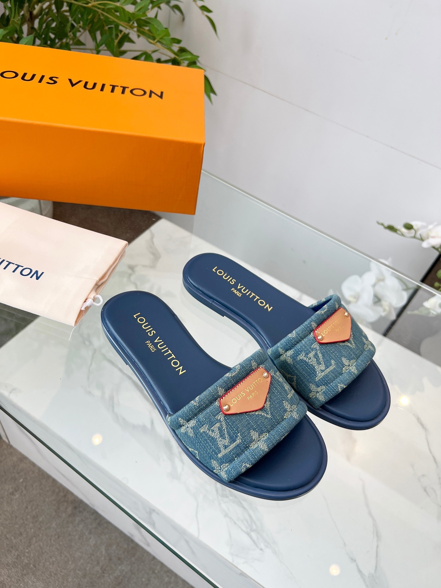 【LOUIS VUITTON】LILY フラットスライドサンダル