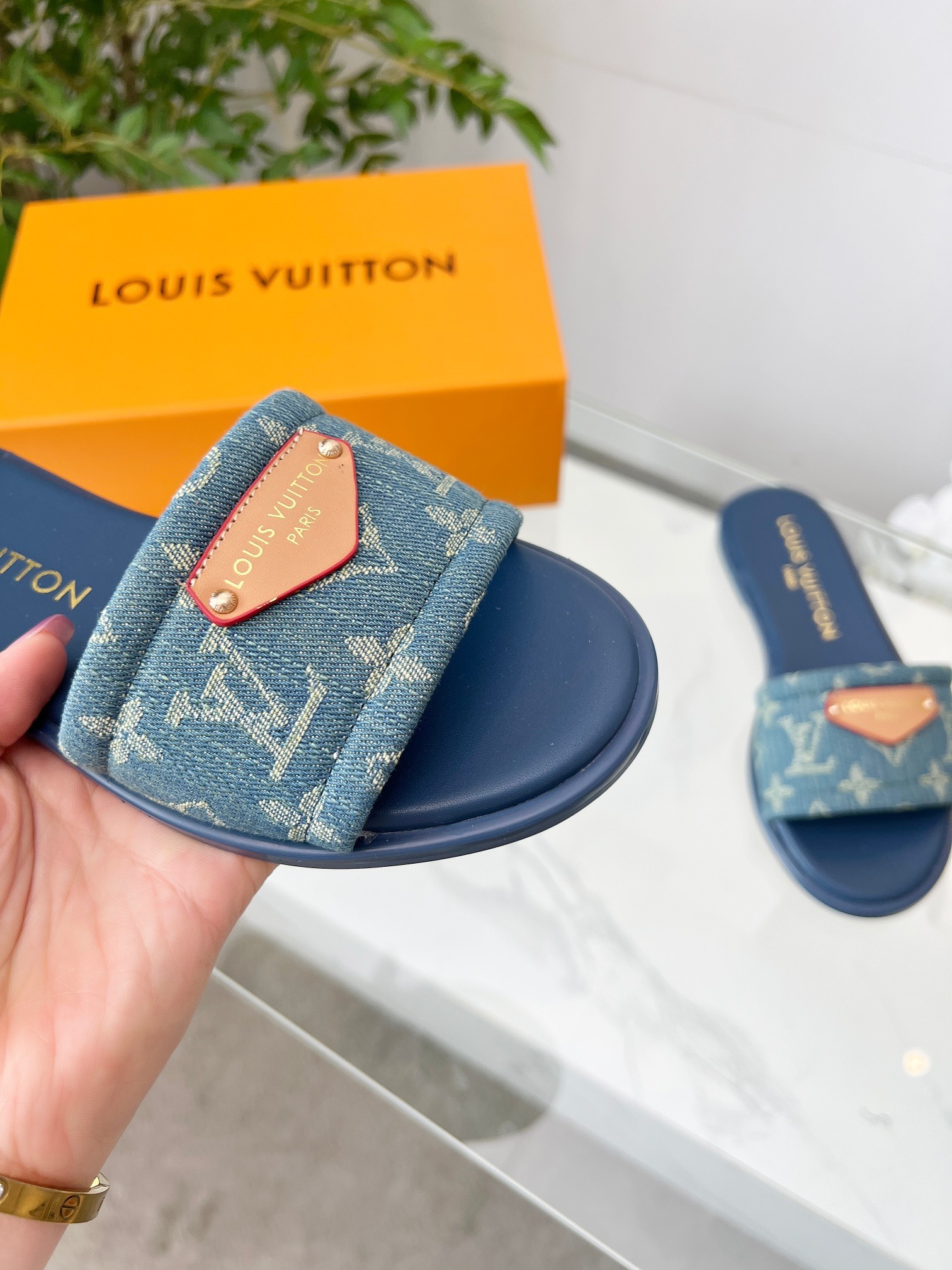 【LOUIS VUITTON】LILY フラットスライドサンダル