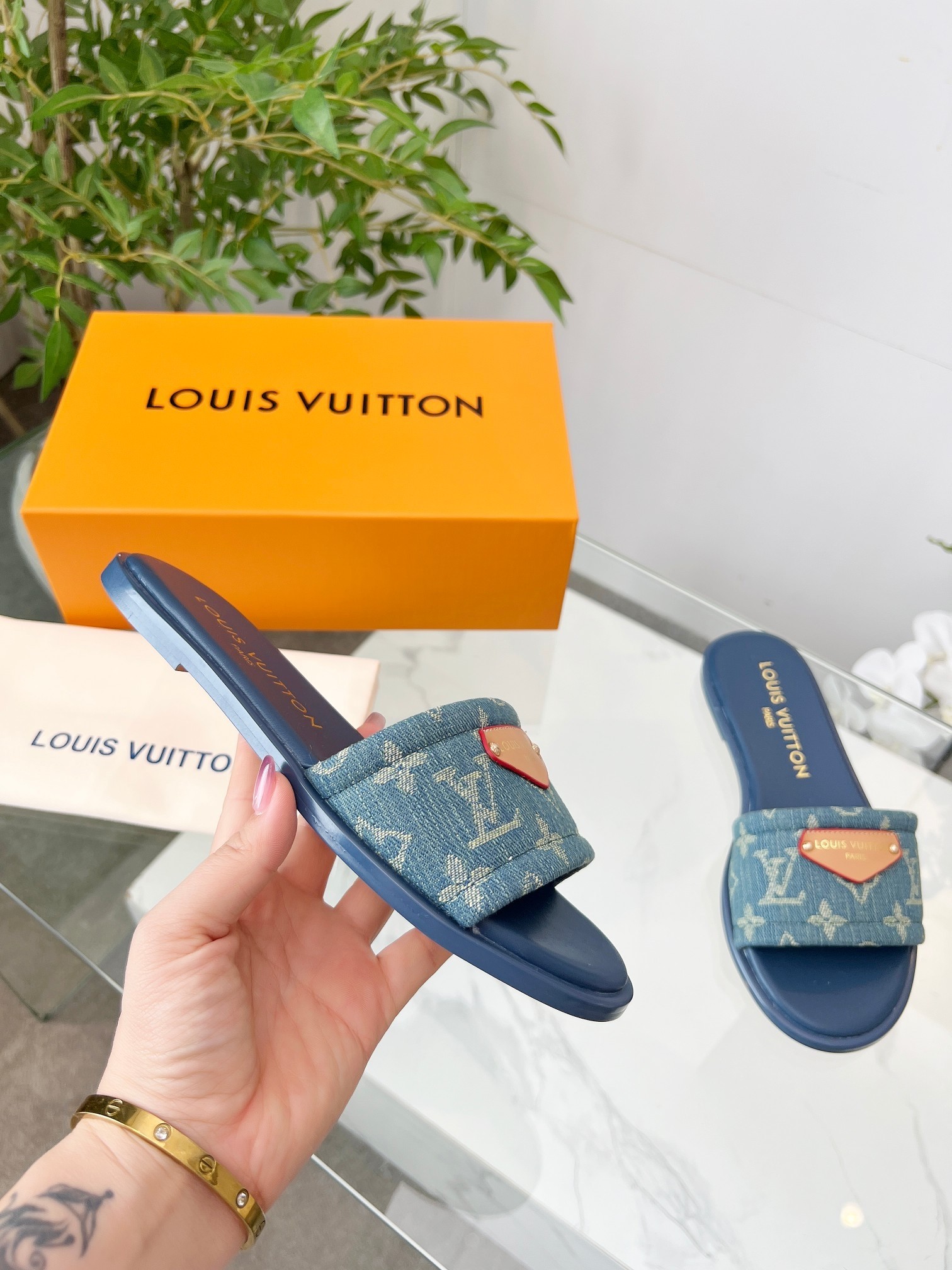 【LOUIS VUITTON】LILY フラットスライドサンダル