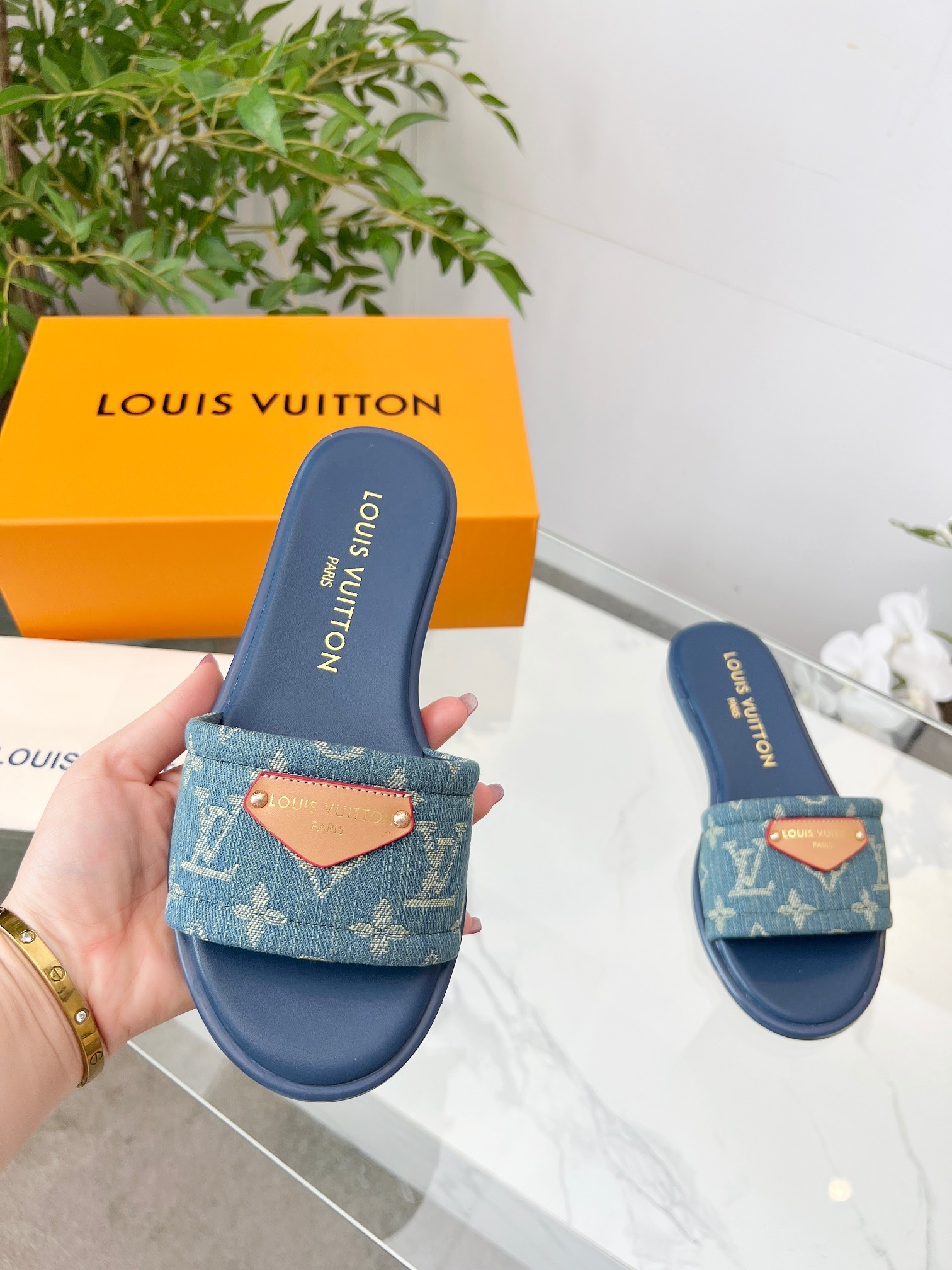 【LOUIS VUITTON】LILY フラットスライドサンダル