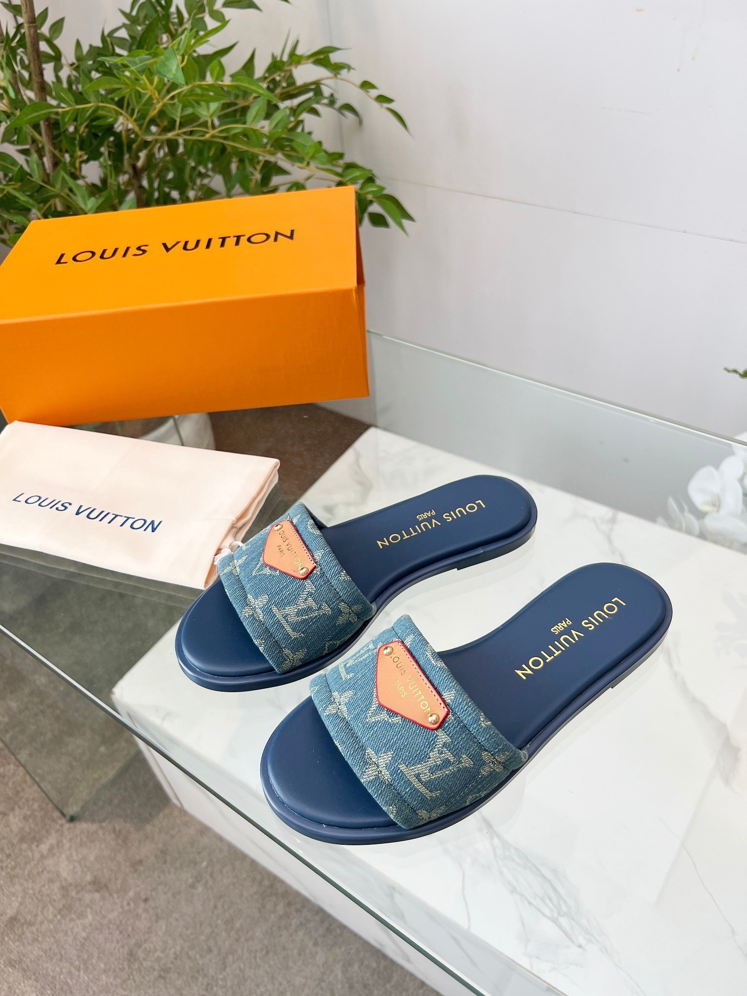 【LOUIS VUITTON】LILY フラットスライドサンダル