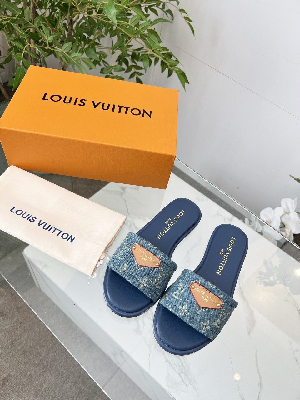 【LOUIS VUITTON】LILY フラットスライドサンダル