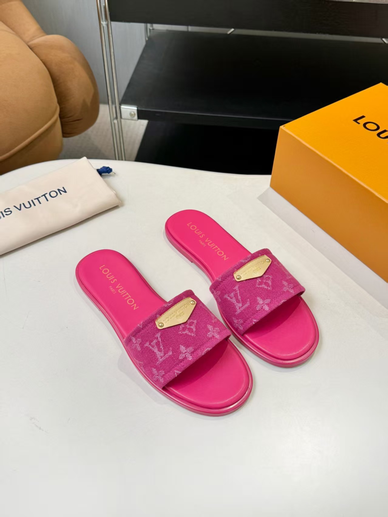 【LOUIS VUITTON】LILY フラットスライドサンダル