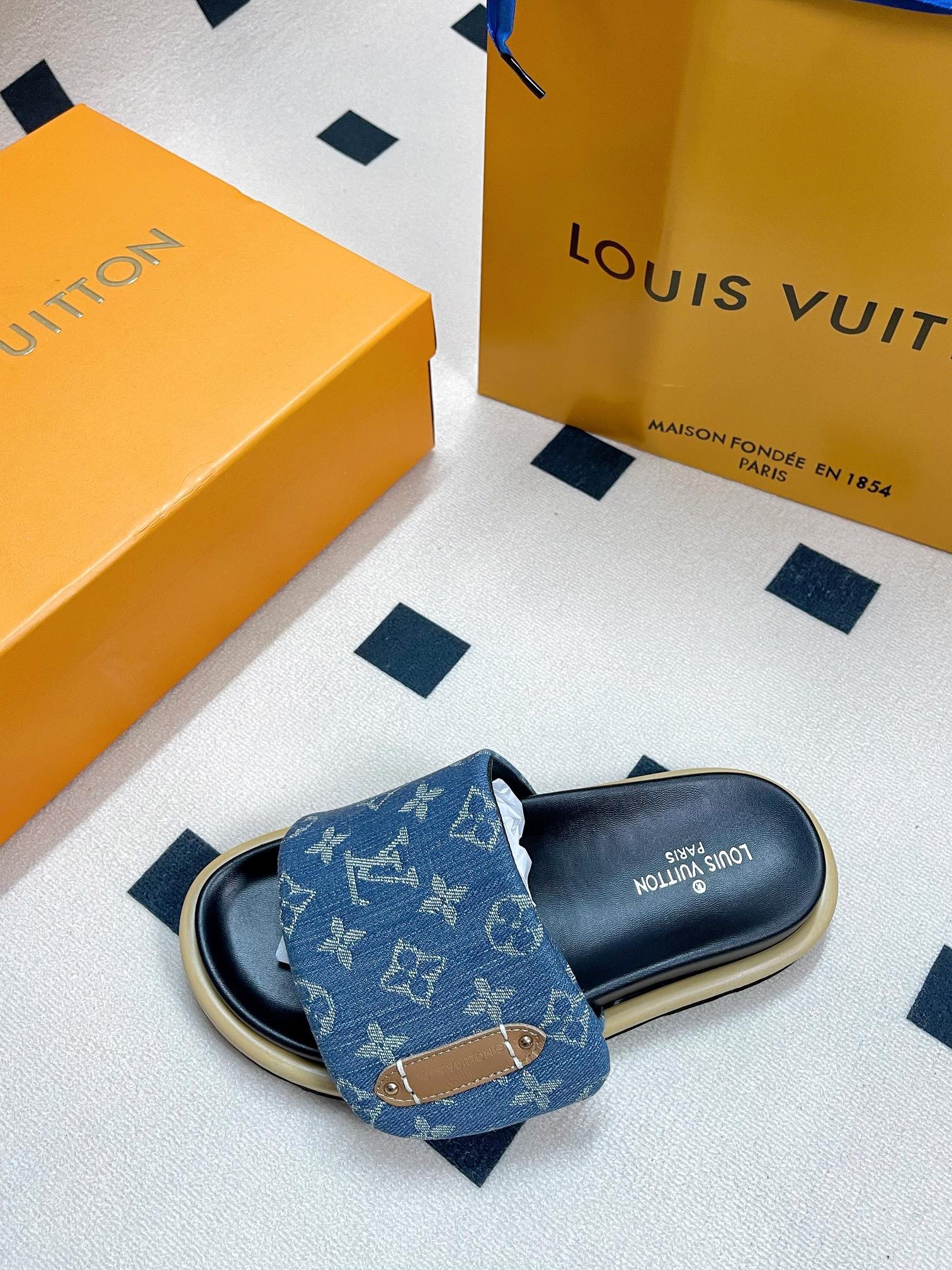 【LOUIS VUITTON】デニム モノグラム サンダル