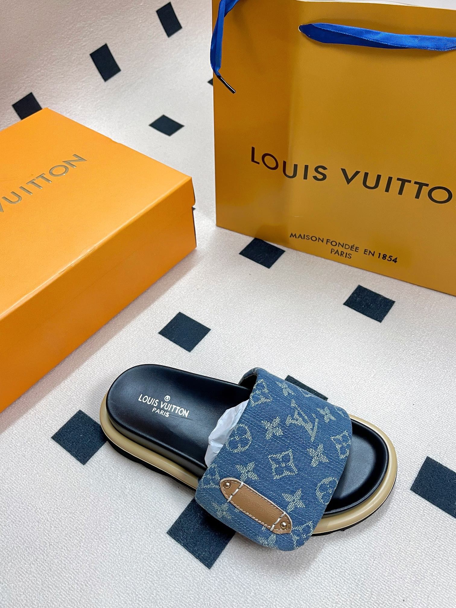 【LOUIS VUITTON】デニム モノグラム サンダル