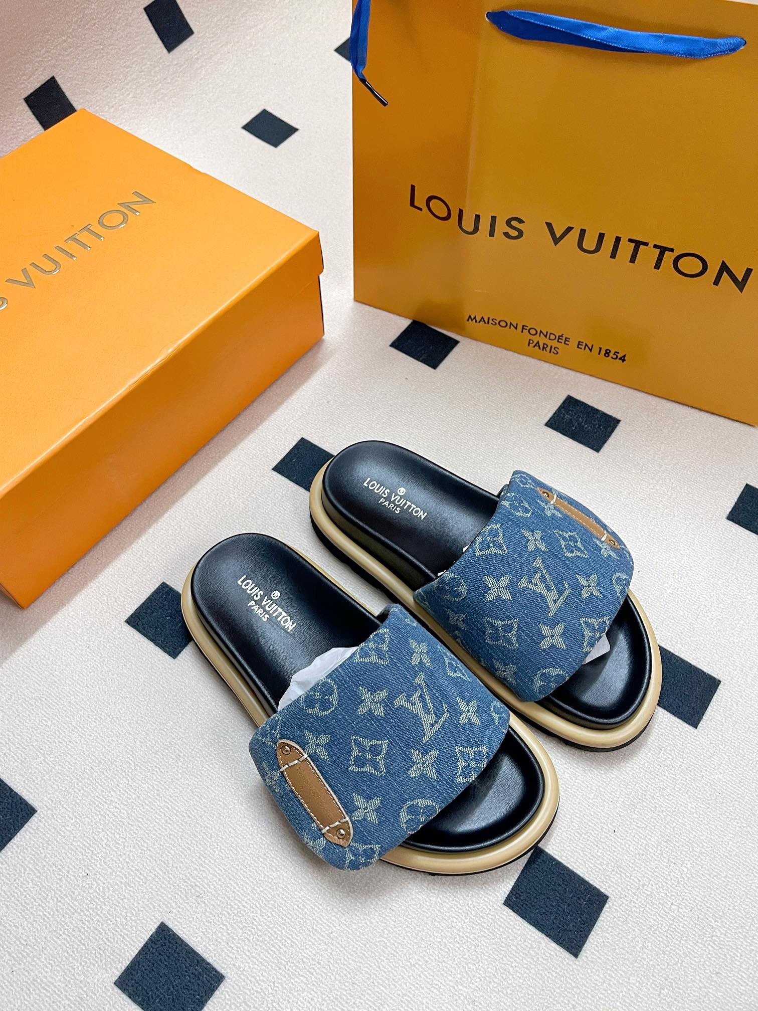 【LOUIS VUITTON】デニム モノグラム サンダル