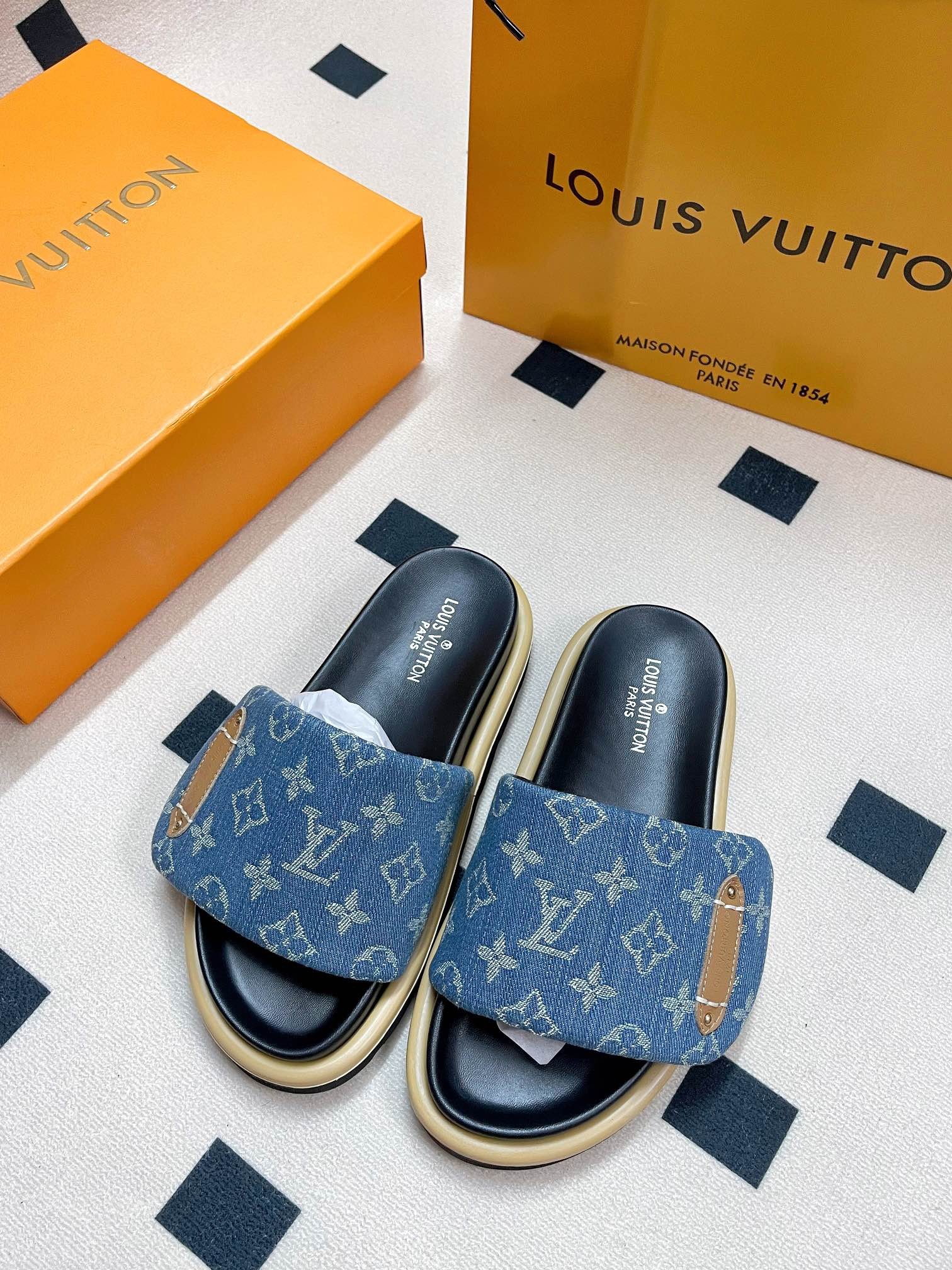 【LOUIS VUITTON】デニム モノグラム サンダル