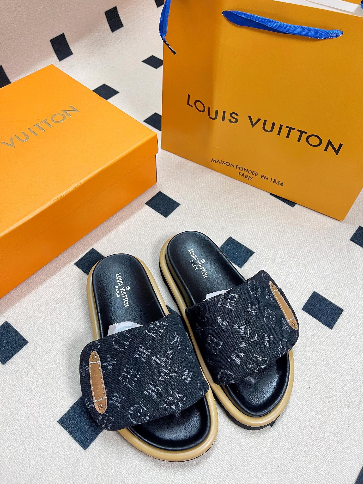 【LOUIS VUITTON】デニム モノグラム サンダル