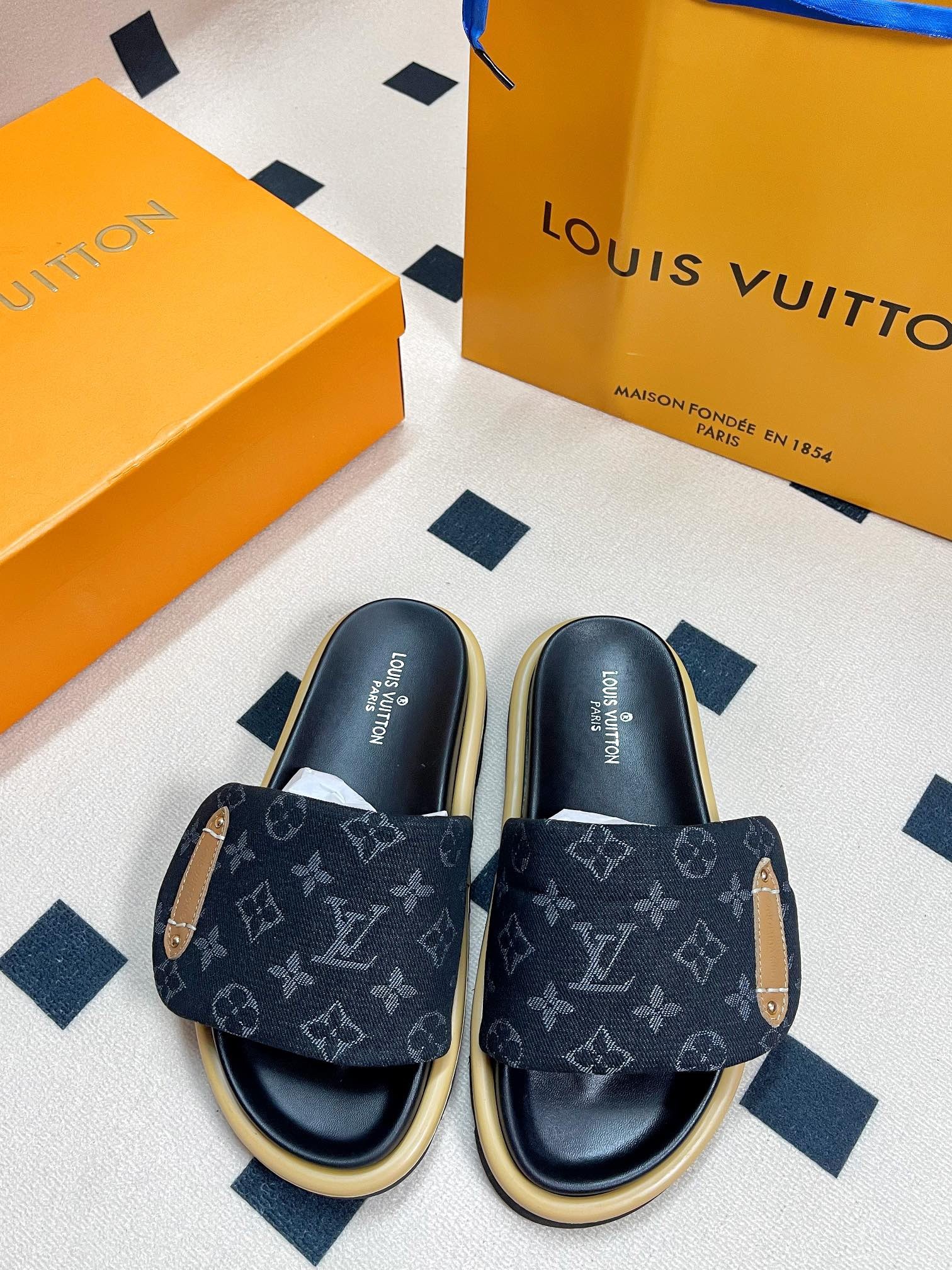 【LOUIS VUITTON】デニム モノグラム サンダル