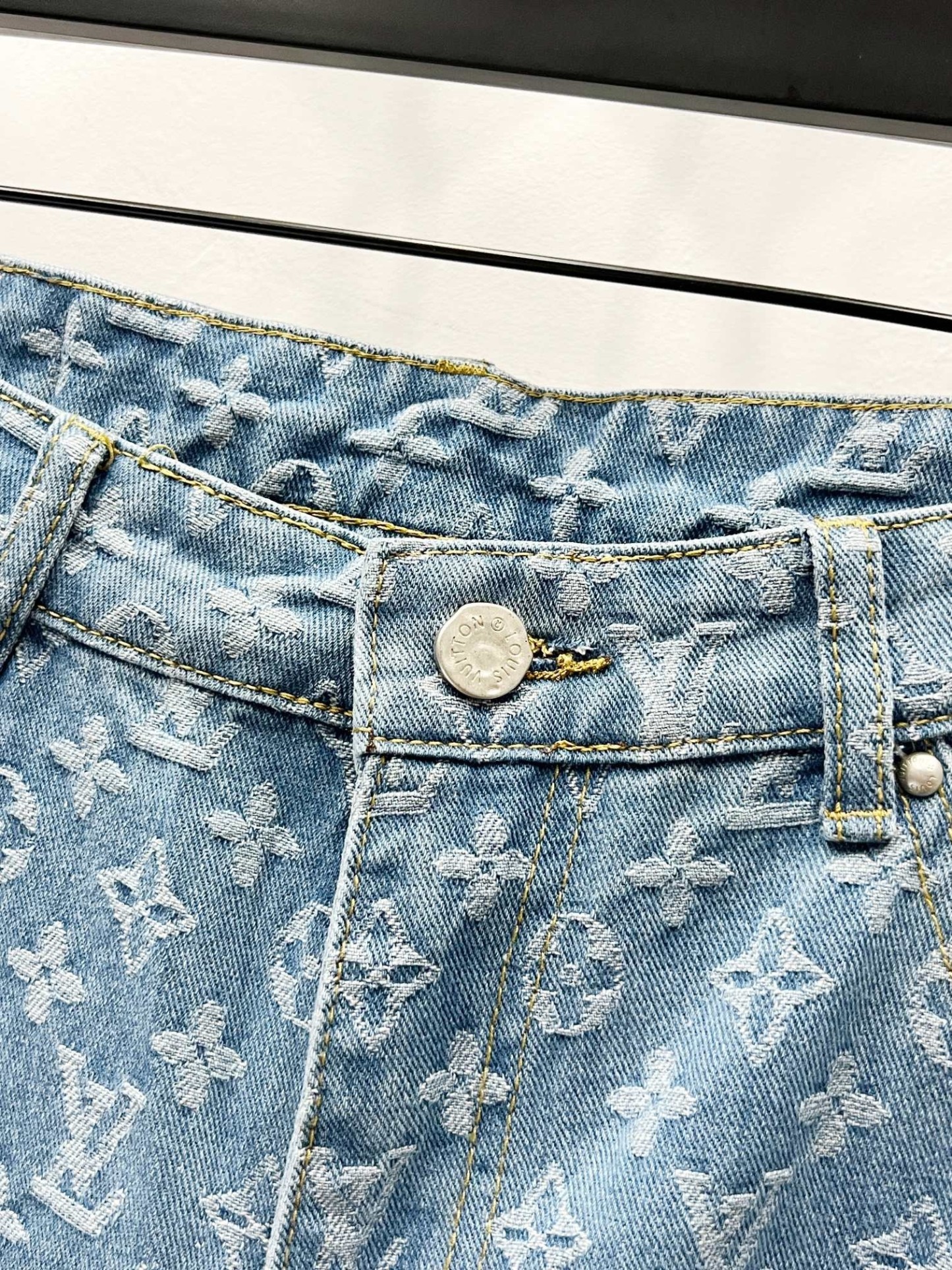 【LOUIS VUITTON】デニムジーンズ