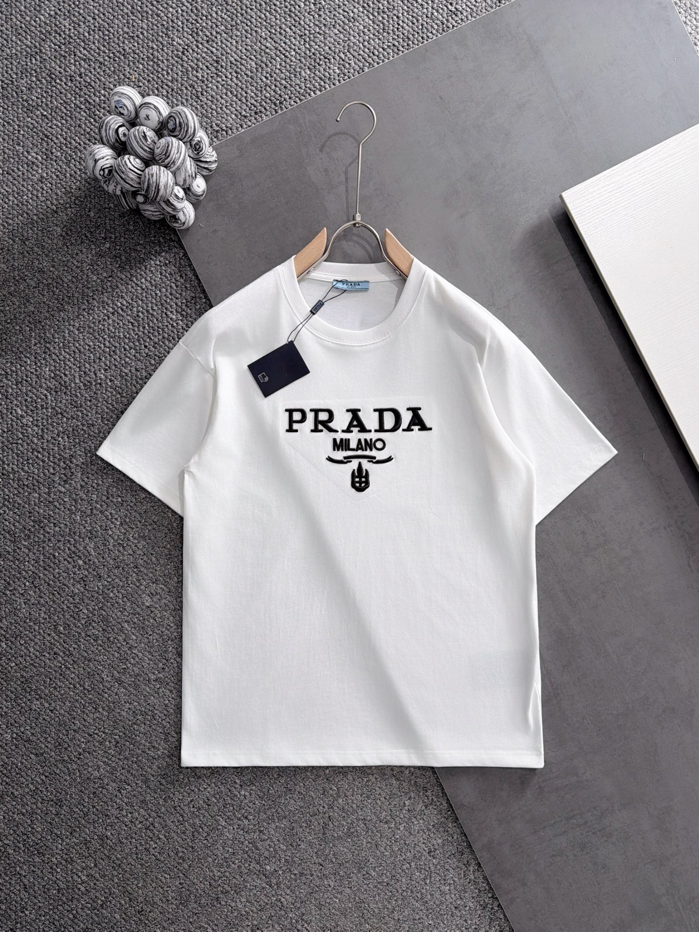 【PRADA】半袖 T シャツ