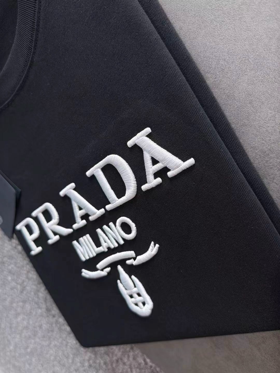 【PRADA】半袖 T シャツ