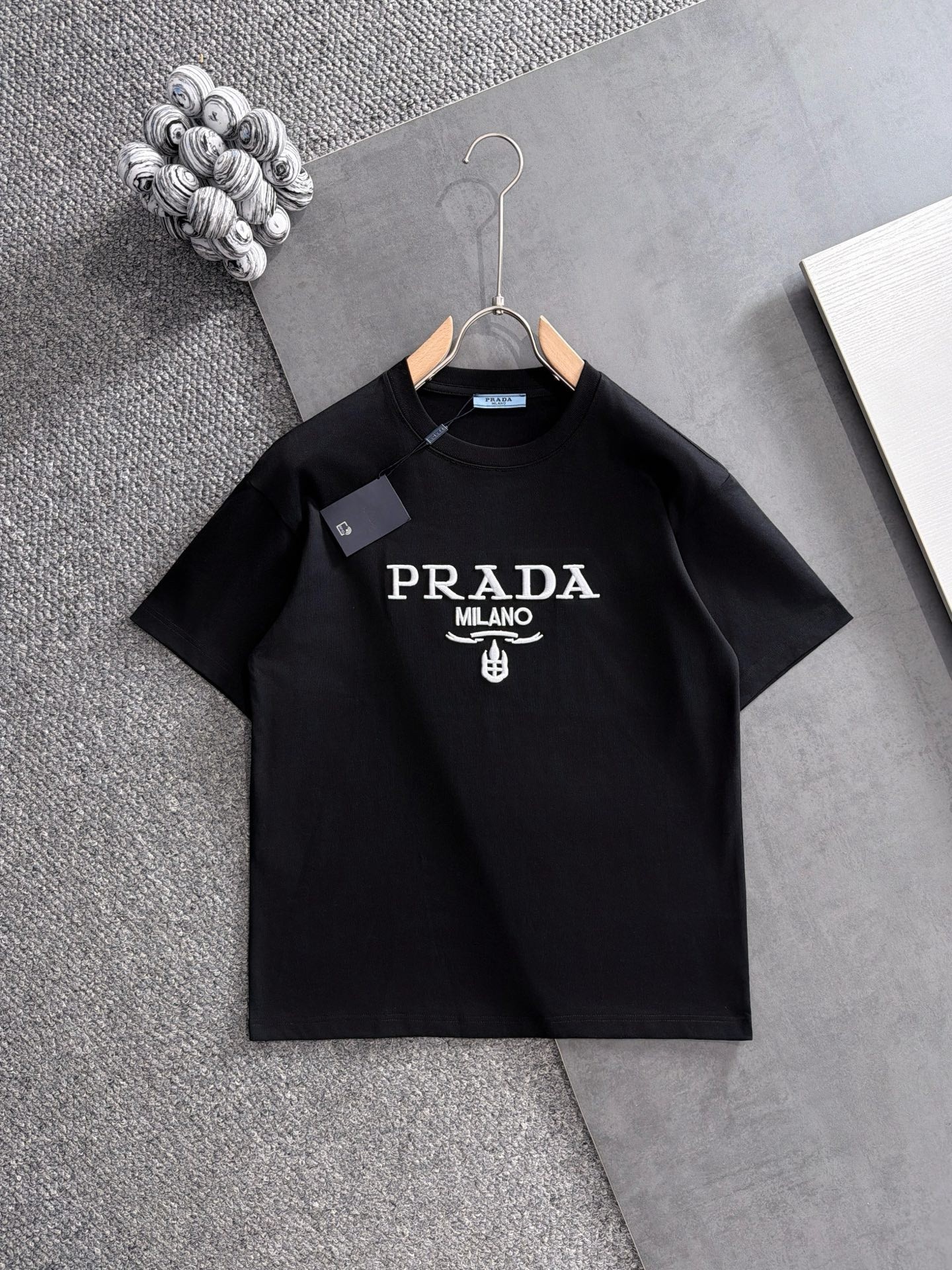 【PRADA】半袖 T シャツ