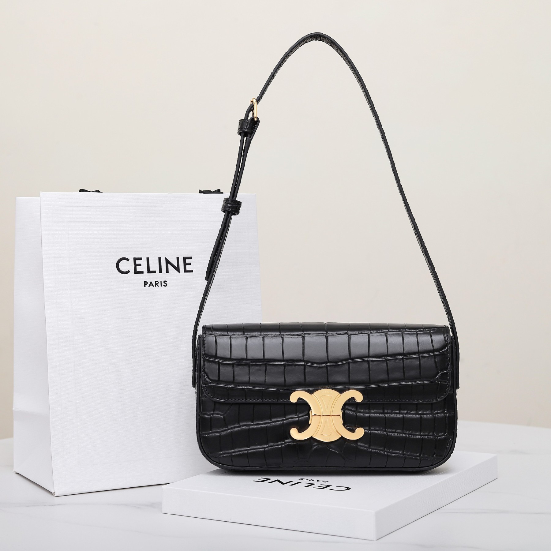 国内発 CELINE クラシック トリオンフ バッグ
