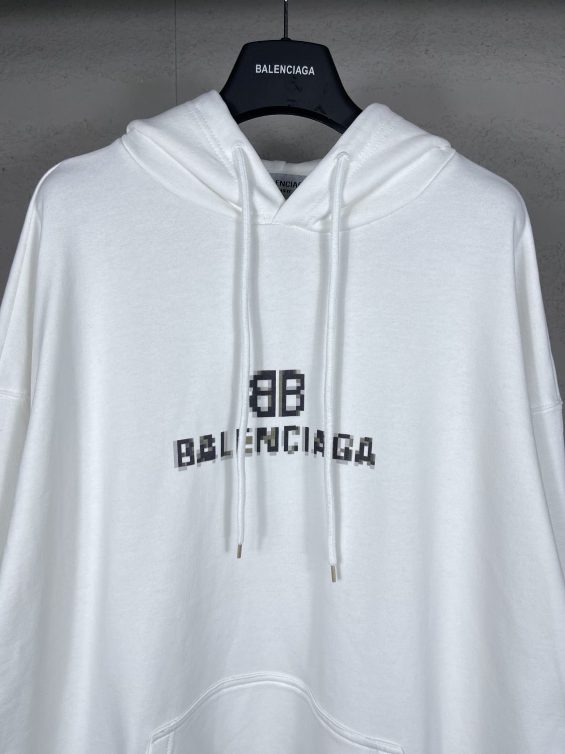 【BALENCIAGA】バレンシアガ パーカー 男女兼用 ご好評に付き再入荷！