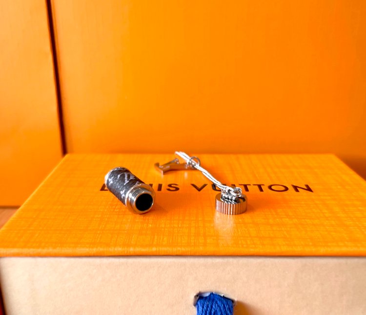 Louis Vuitton（ルイヴィトン）MONOGRAM ECLIPSE ネックレス