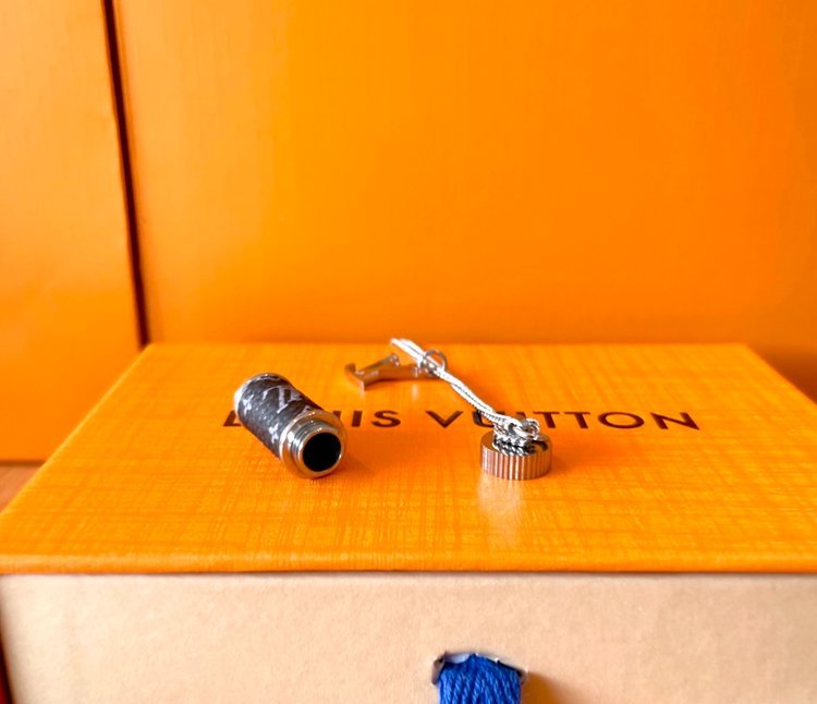 Louis Vuitton（ルイヴィトン）MONOGRAM ECLIPSE ネックレス